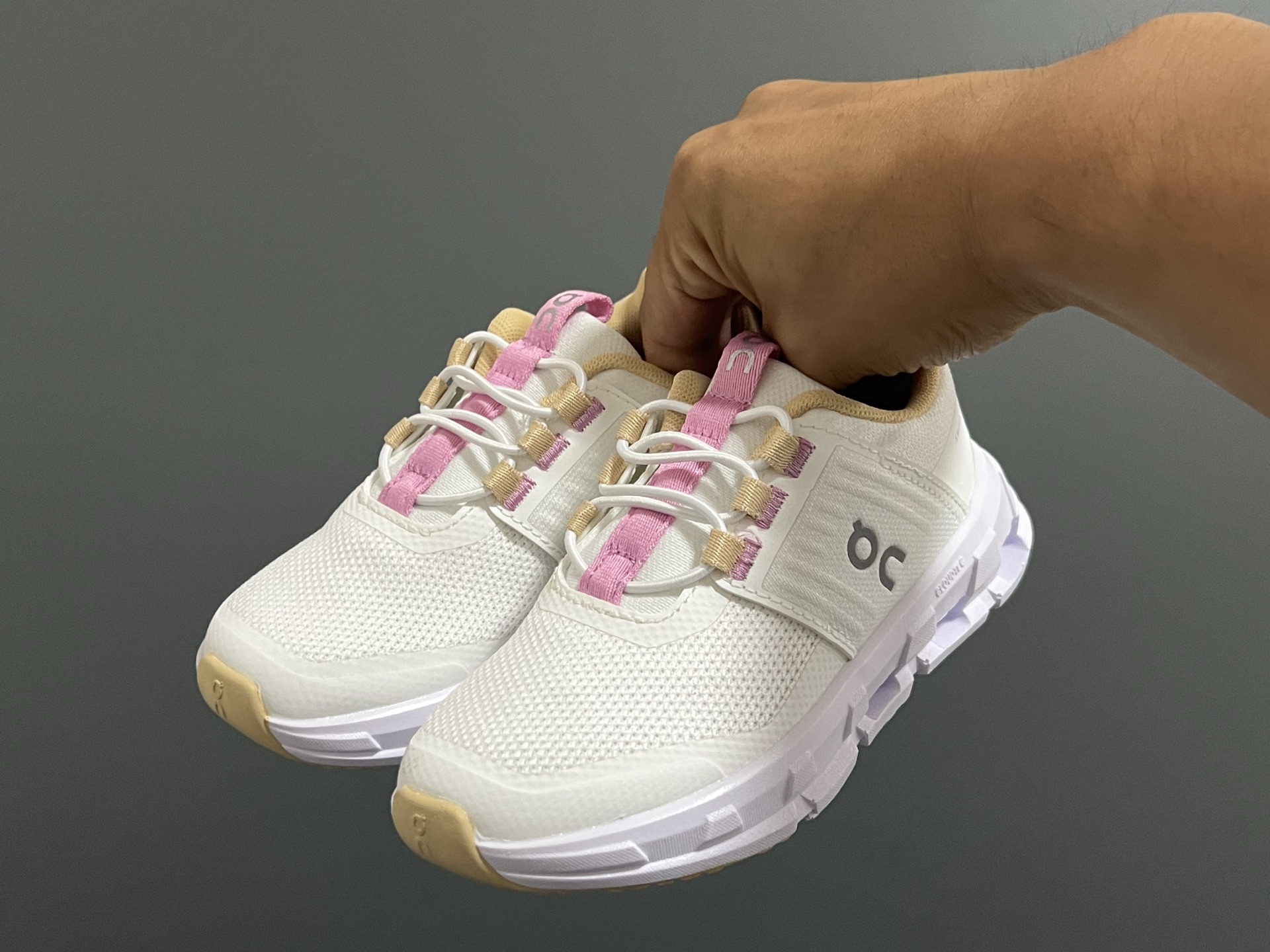 图片[2]-昂跑新款云朵cloudswift Kids松紧带儿童运动鞋26-37码 明星力荐童款👍🏻松紧带设计，穿脱方便✌🏻云朵般柔软大底，脚感超赞✅-选品中心