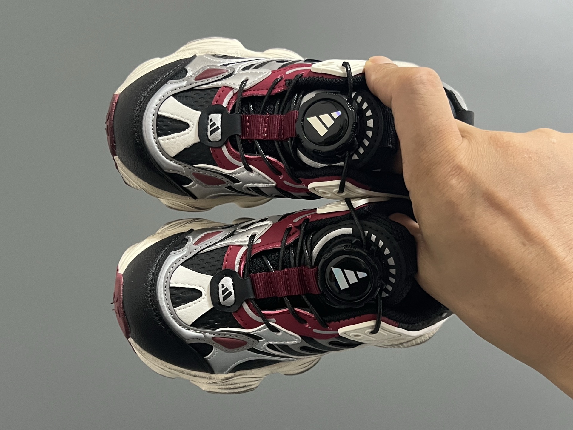 AD新款旋转扣做旧老爹鞋童鞋 尺码：26-37码 经典做旧老爹鞋🆕 优质锁扣设计，穿脱方便✌🏻 优质面料拼接，质感满满💯 耐磨防滑大底，脚感超赞👍🏻-选品中心