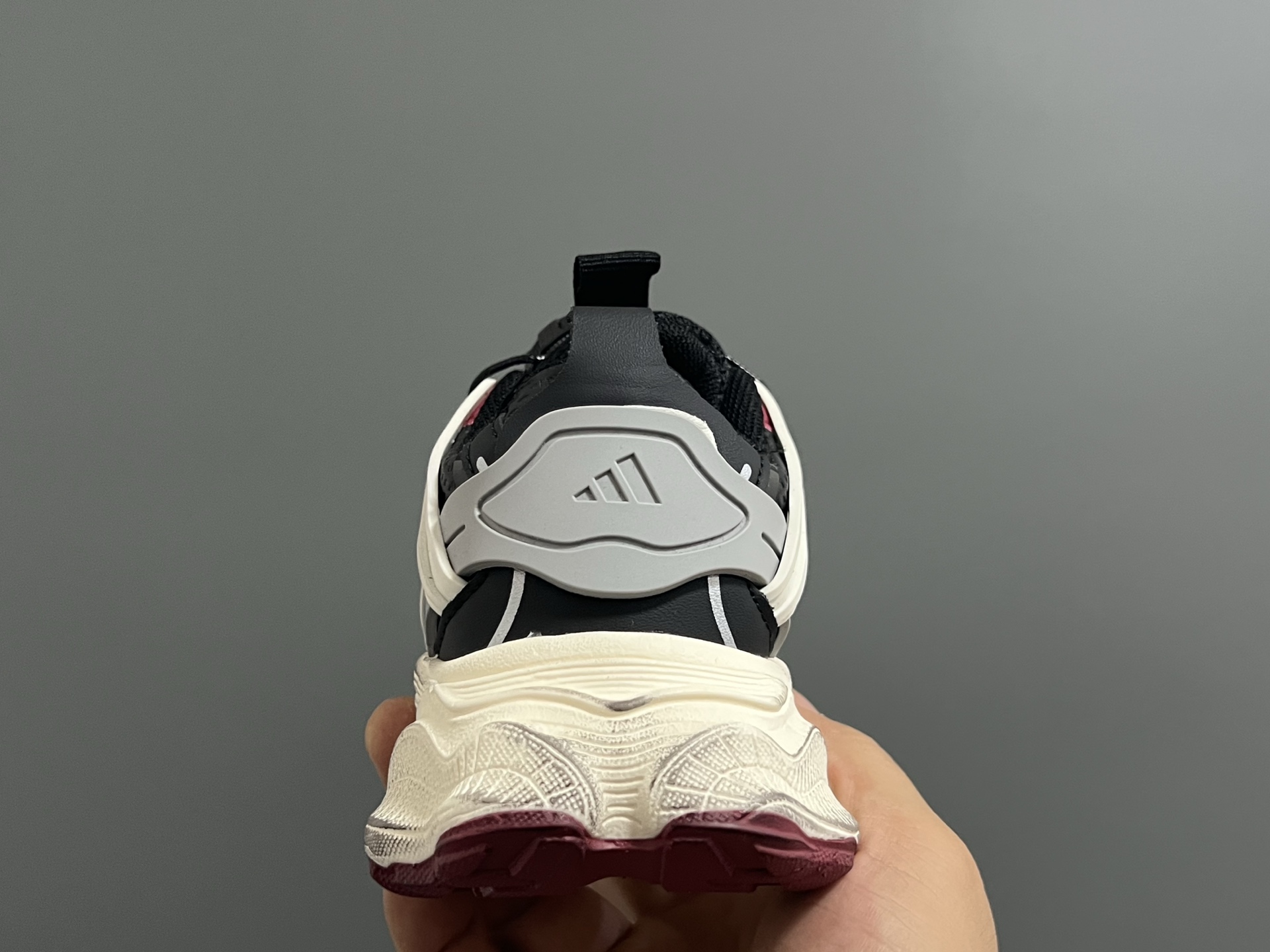 图片[7]-AD新款旋转扣做旧老爹鞋童鞋 尺码：26-37码 经典做旧老爹鞋🆕 优质锁扣设计，穿脱方便✌🏻 优质面料拼接，质感满满💯 耐磨防滑大底，脚感超赞👍🏻-选品中心