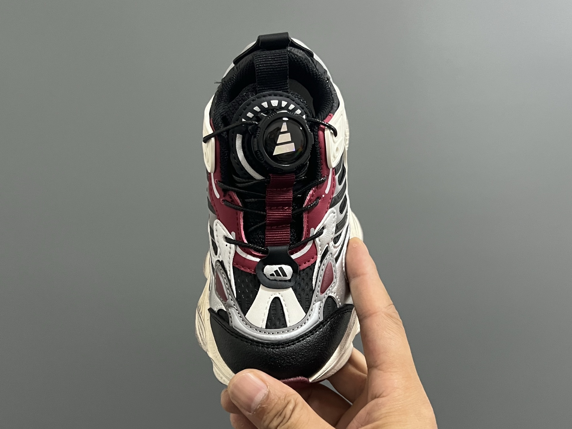 图片[8]-AD新款旋转扣做旧老爹鞋童鞋 尺码：26-37码 经典做旧老爹鞋🆕 优质锁扣设计，穿脱方便✌🏻 优质面料拼接，质感满满💯 耐磨防滑大底，脚感超赞👍🏻-选品中心