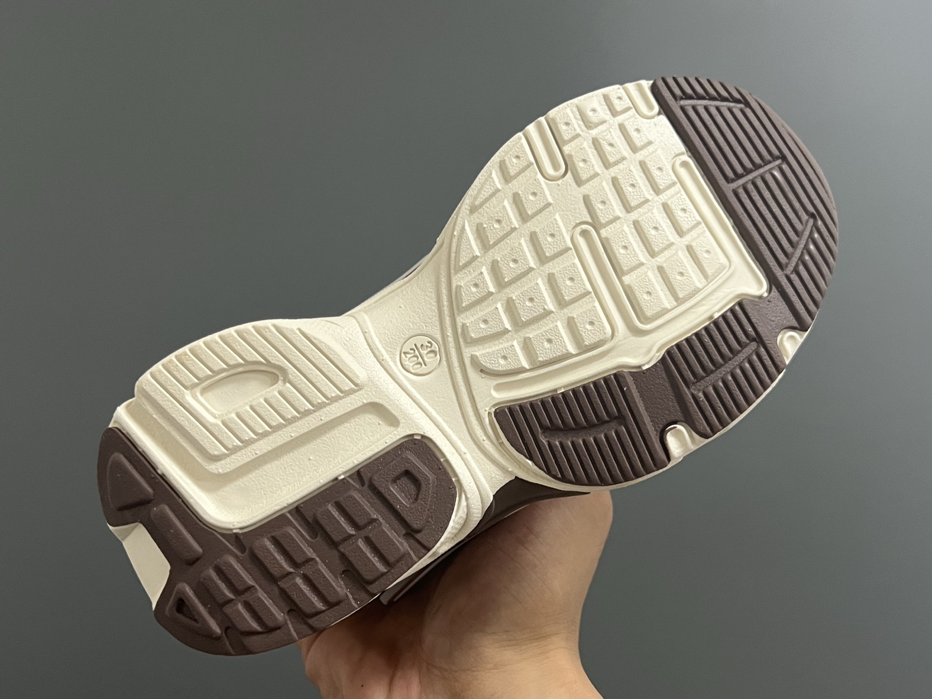 图片[6]-海外版NK V2K锁扣儿童老爹鞋 尺码：26-37码 经典V2K老爹鞋❤️ 精致锁扣设计，穿脱方便✌🏻 优质面料拼接，质感满满💯 耐磨防滑大底，脚感不言而喻☁️-选品中心