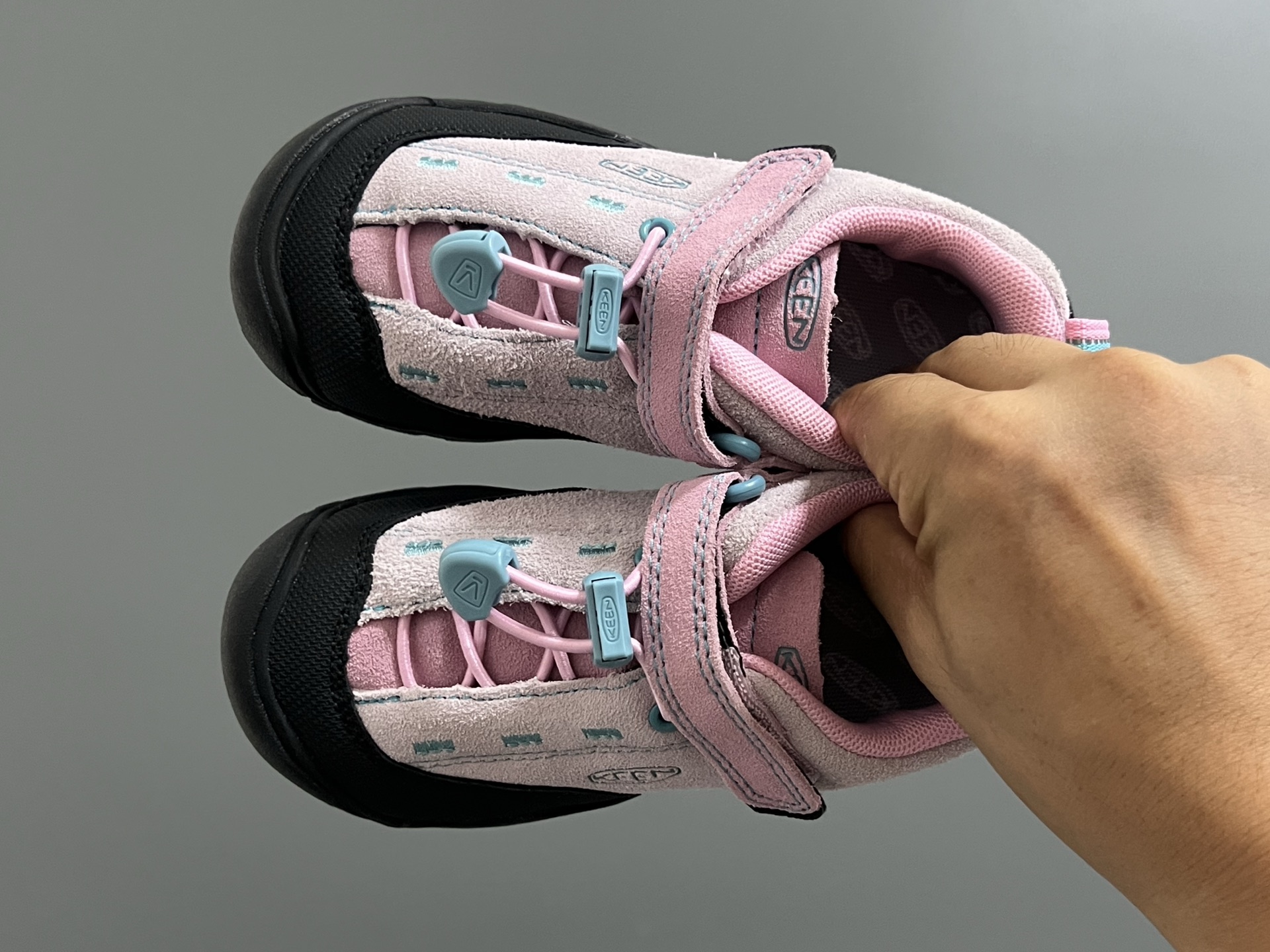 图片[2]-KEEN 新配色户外儿童登山鞋 尺码：24-37码 祖国版YYDS 新配色好好看😍 优质麂皮面料，轻微防水💧 魔术贴➕松紧带设计，穿脱方便✔️ 橡胶耐磨防滑大底，脚感超赞👍🏻-选品中心