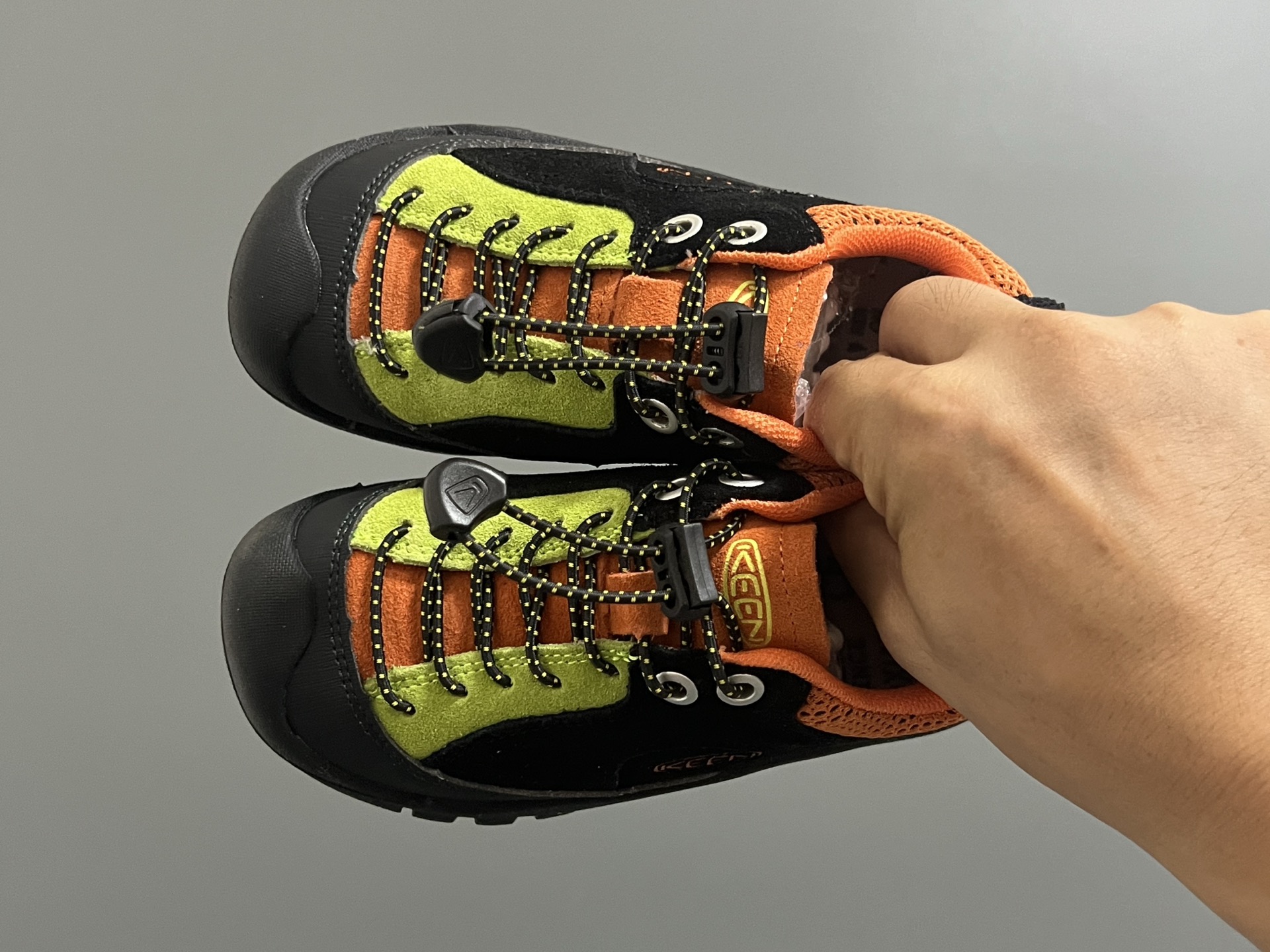 海外版KEEN潮牌二代拼色户外儿童鞋 尺码：26-37码 经典KEEN户外鞋🆕 优质面料拼接☁️ 松紧扣设计、穿脱方便✌🏻 橡胶耐磨防滑大底，脚感超赞👍🏻-选品中心