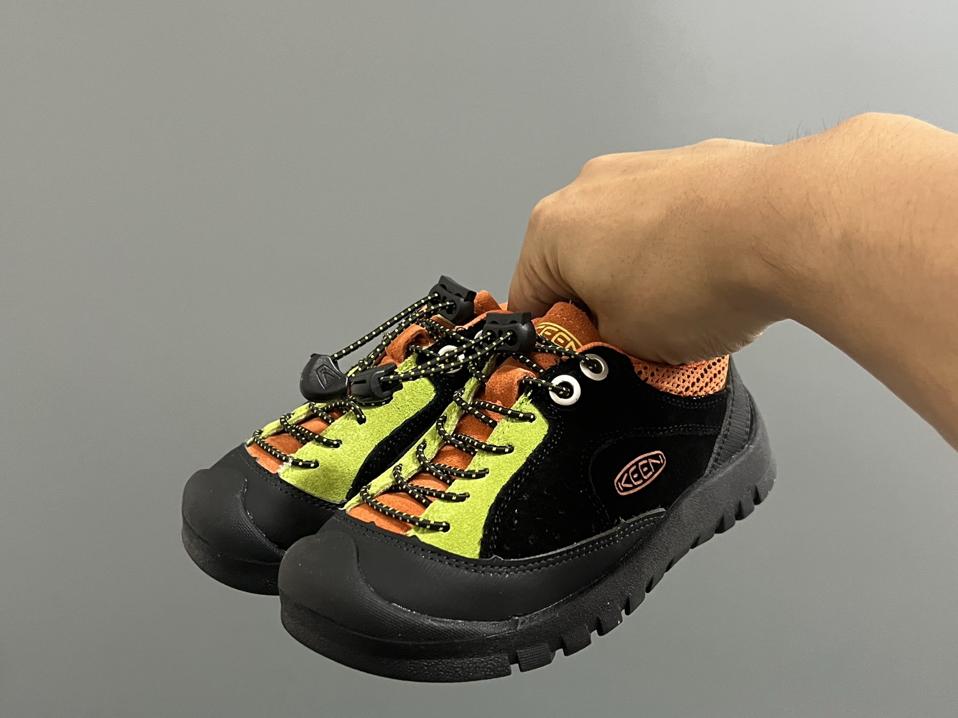 图片[2]-海外版KEEN潮牌二代拼色户外儿童鞋 尺码：26-37码 经典KEEN户外鞋🆕 优质面料拼接☁️ 松紧扣设计、穿脱方便✌🏻 橡胶耐磨防滑大底，脚感超赞👍🏻-选品中心