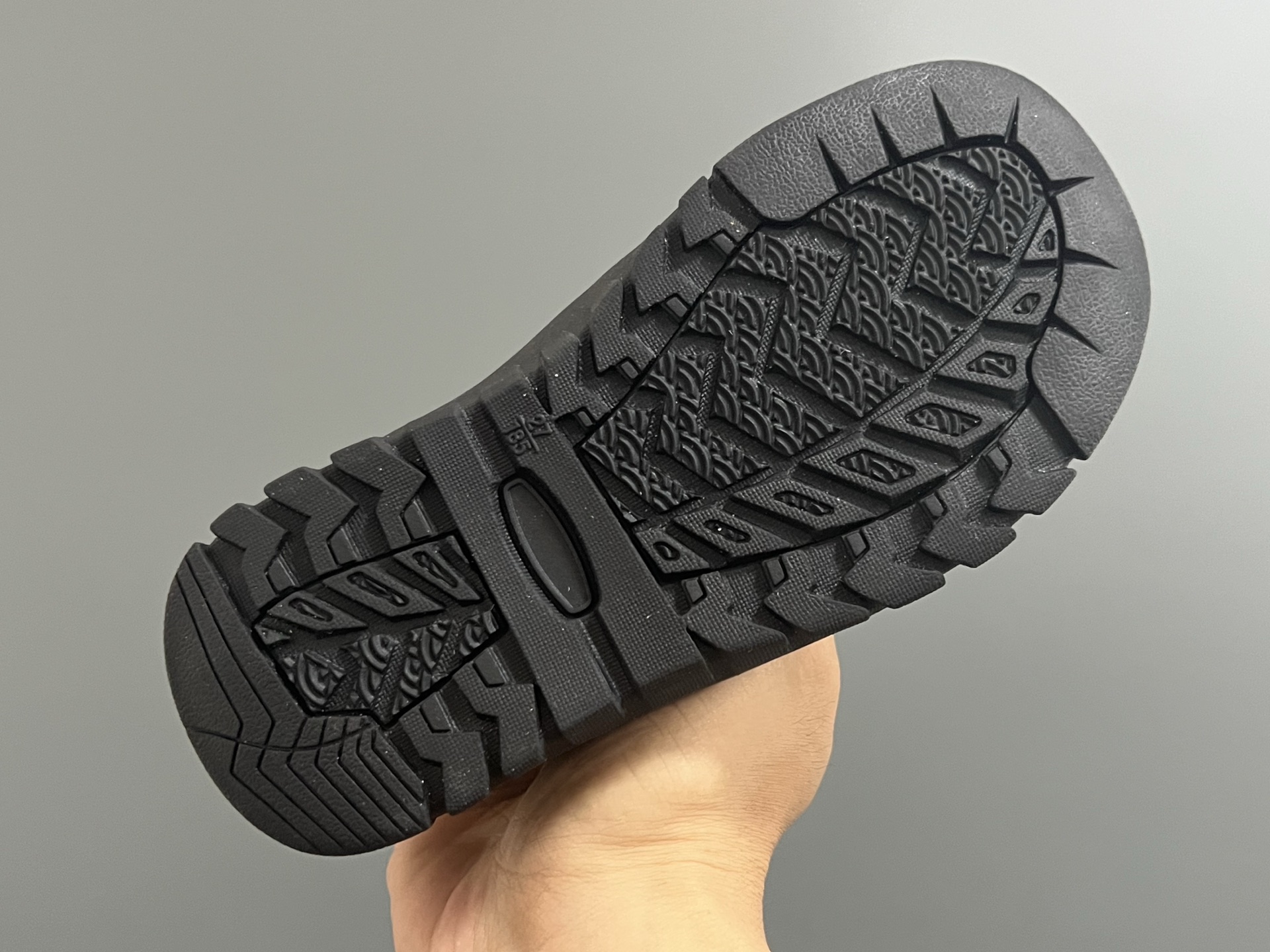 图片[5]-海外版KEEN潮牌二代拼色户外儿童鞋 尺码：26-37码 经典KEEN户外鞋🆕 优质面料拼接☁️ 松紧扣设计、穿脱方便✌🏻 橡胶耐磨防滑大底，脚感超赞👍🏻-选品中心