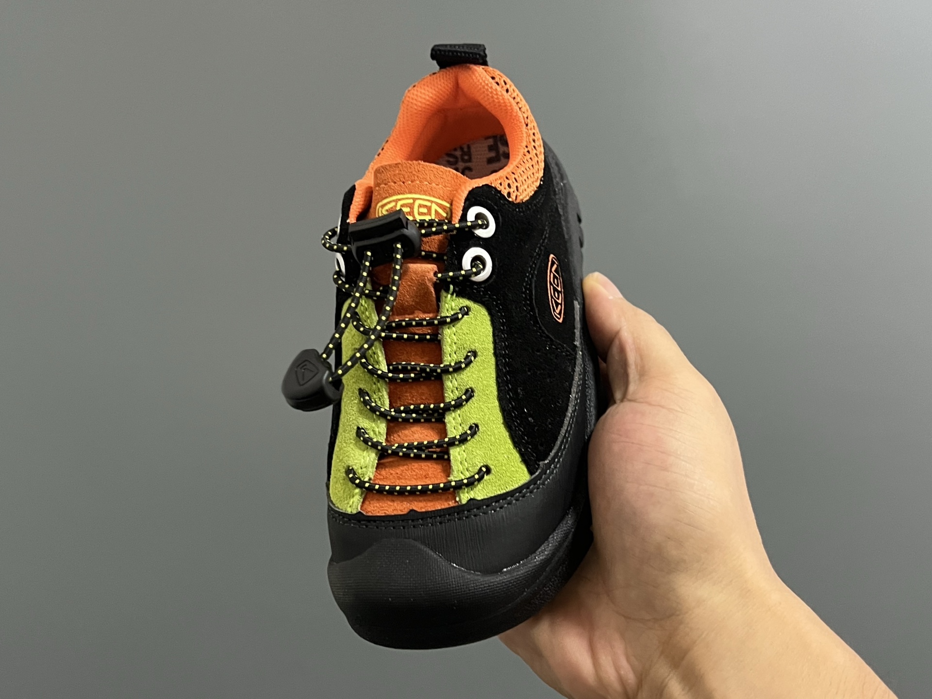 图片[3]-海外版KEEN潮牌二代拼色户外儿童鞋 尺码：26-37码 经典KEEN户外鞋🆕 优质面料拼接☁️ 松紧扣设计、穿脱方便✌🏻 橡胶耐磨防滑大底，脚感超赞👍🏻-选品中心