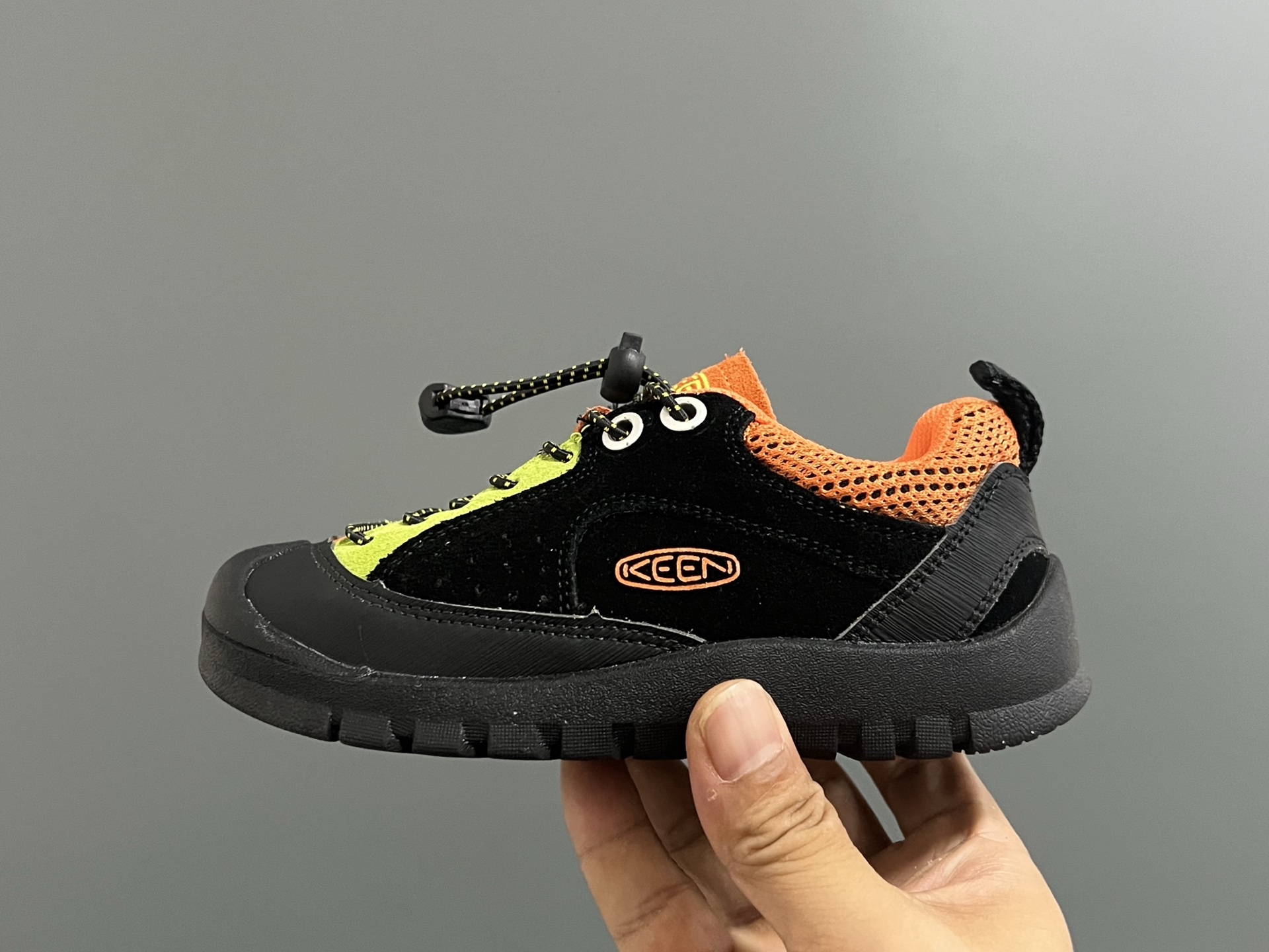 图片[4]-海外版KEEN潮牌二代拼色户外儿童鞋 尺码：26-37码 经典KEEN户外鞋🆕 优质面料拼接☁️ 松紧扣设计、穿脱方便✌🏻 橡胶耐磨防滑大底，脚感超赞👍🏻-选品中心