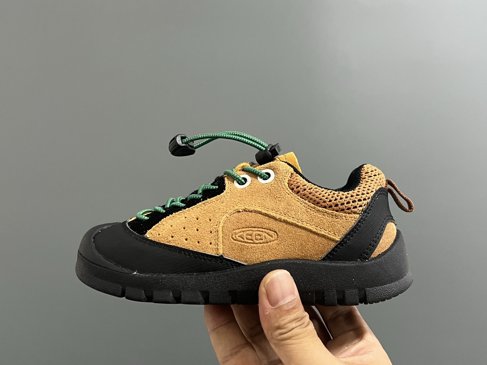 图片[4]-海外版KEEN潮牌二代拼色户外儿童鞋 尺码：26-37码 经典KEEN户外鞋🆕 优质面料拼接☁️ 松紧扣设计、穿脱方便✌🏻 橡胶耐磨防滑大底，脚感超赞👍🏻-选品中心