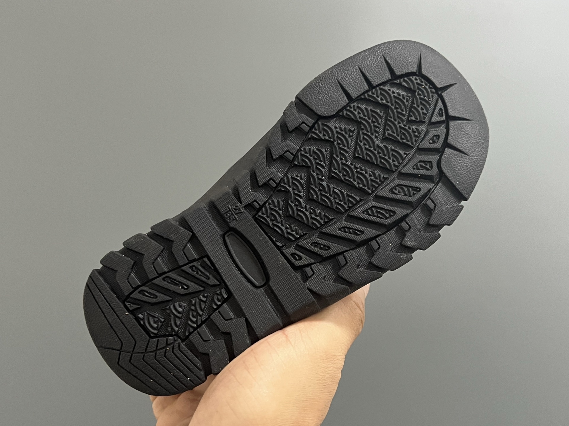 图片[5]-海外版KEEN潮牌二代拼色户外儿童鞋 尺码：26-37码 经典KEEN户外鞋🆕 优质面料拼接☁️ 松紧扣设计、穿脱方便✌🏻 橡胶耐磨防滑大底，脚感超赞👍🏻-选品中心