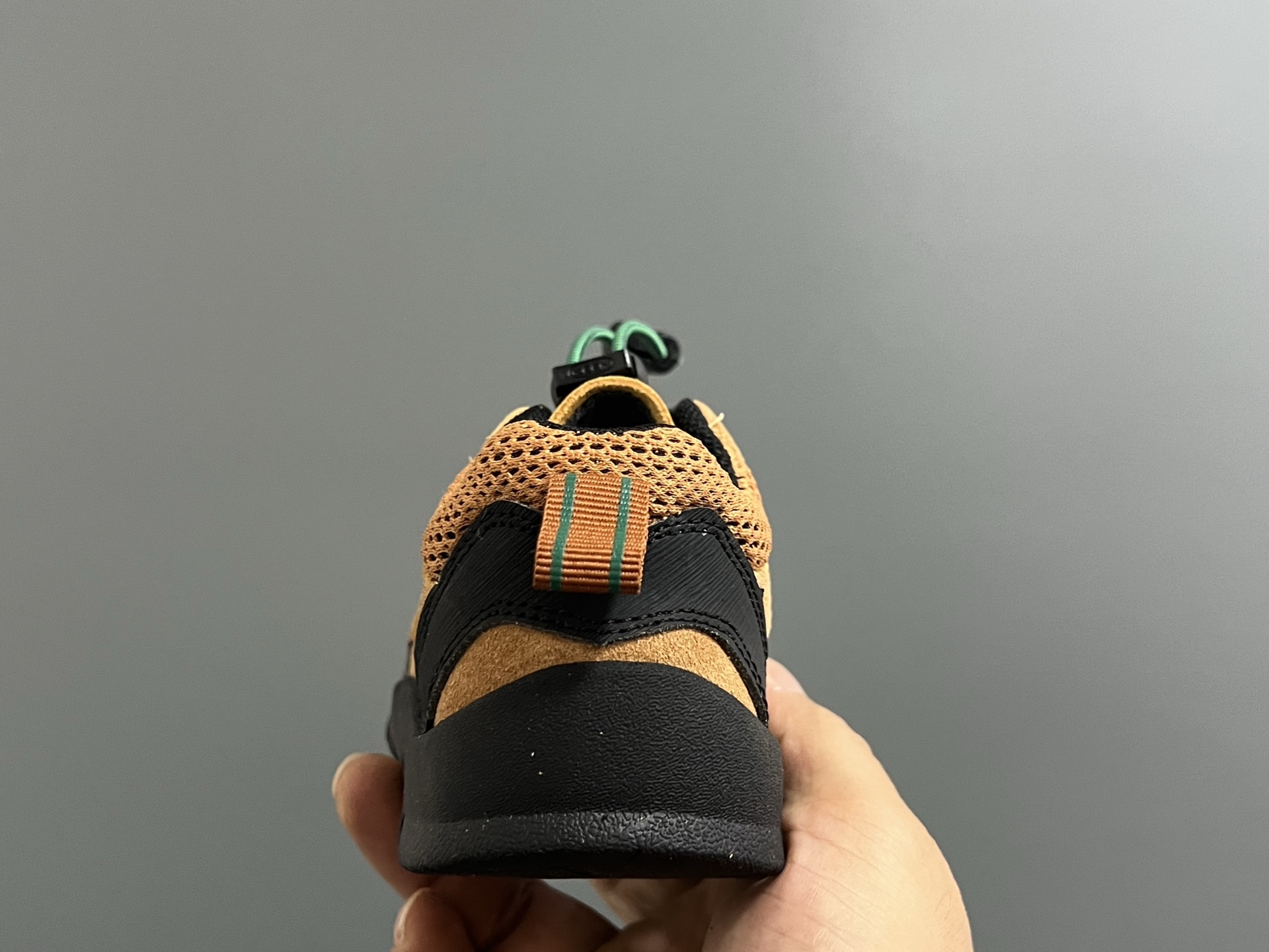 图片[7]-海外版KEEN潮牌二代拼色户外儿童鞋 尺码：26-37码 经典KEEN户外鞋🆕 优质面料拼接☁️ 松紧扣设计、穿脱方便✌🏻 橡胶耐磨防滑大底，脚感超赞👍🏻-选品中心