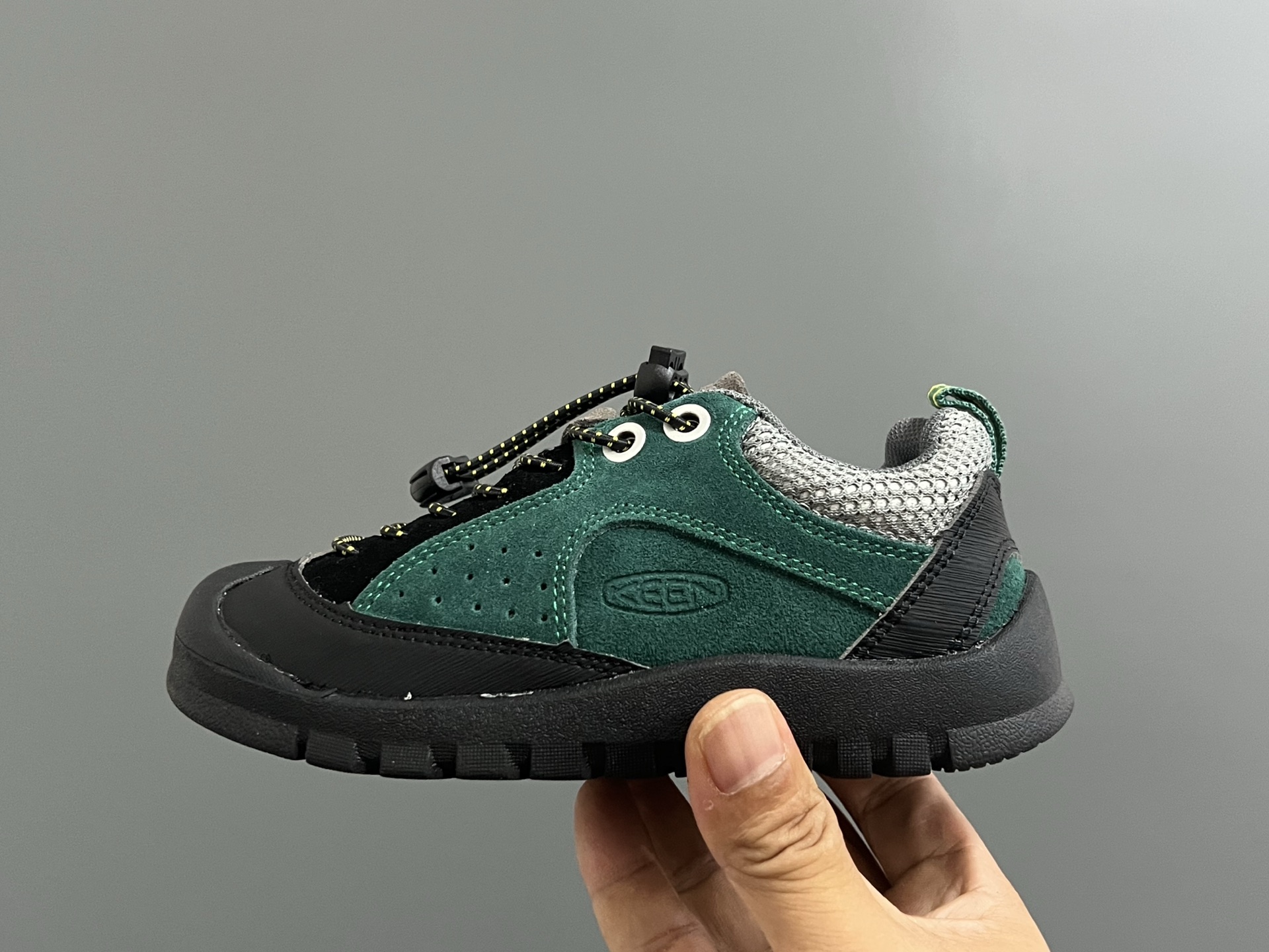 图片[4]-海外版KEEN潮牌二代拼色户外儿童鞋 尺码：26-37码 经典KEEN户外鞋🆕 优质面料拼接☁️ 松紧扣设计、穿脱方便✌🏻 橡胶耐磨防滑大底，脚感超赞👍🏻-选品中心