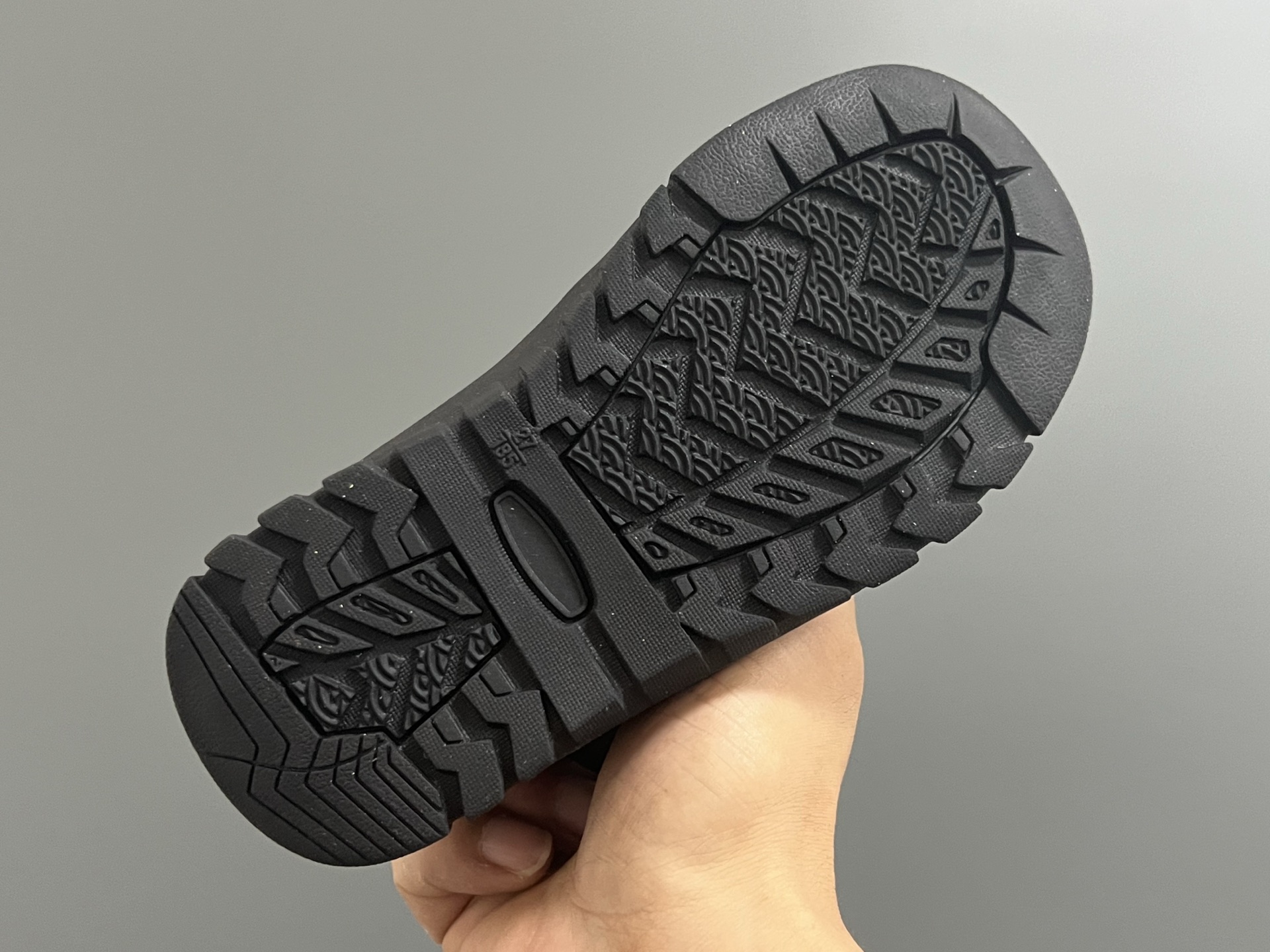 图片[5]-海外版KEEN潮牌二代拼色户外儿童鞋 尺码：26-37码 经典KEEN户外鞋🆕 优质面料拼接☁️ 松紧扣设计、穿脱方便✌🏻 橡胶耐磨防滑大底，脚感超赞👍🏻-选品中心