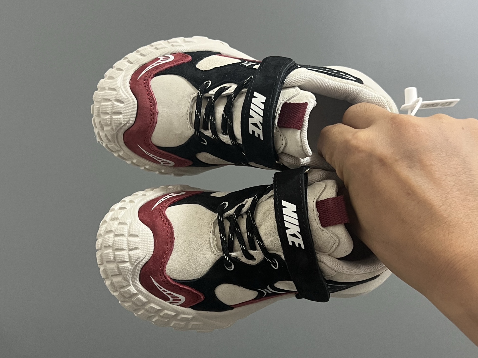 图片[2]-NK秋冬皮面儿童魔术贴轮胎底运动鞋26-37码 超爱的轮胎🛞系列🔥优质面料拼接☁️魔术贴设计，穿脱超方便✌🏻耐磨防滑轮胎大底，脚感超赞👍🏻-选品中心