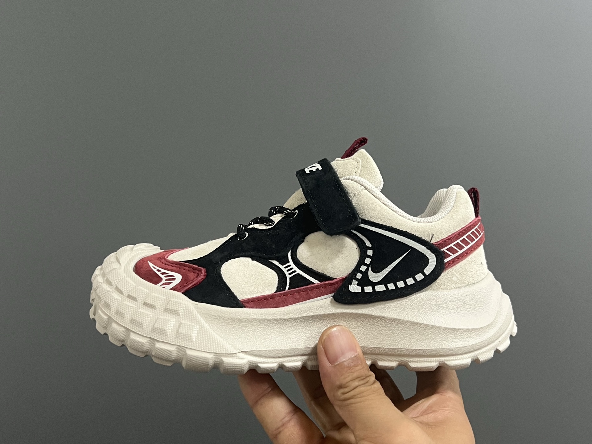 图片[4]-NK秋冬皮面儿童魔术贴轮胎底运动鞋26-37码 超爱的轮胎🛞系列🔥优质面料拼接☁️魔术贴设计，穿脱超方便✌🏻耐磨防滑轮胎大底，脚感超赞👍🏻-选品中心