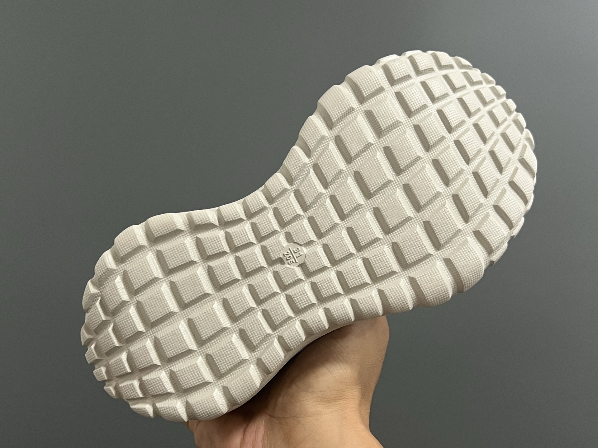 图片[5]-NK秋冬皮面儿童魔术贴轮胎底运动鞋26-37码 超爱的轮胎🛞系列🔥优质面料拼接☁️魔术贴设计，穿脱超方便✌🏻耐磨防滑轮胎大底，脚感超赞👍🏻-选品中心