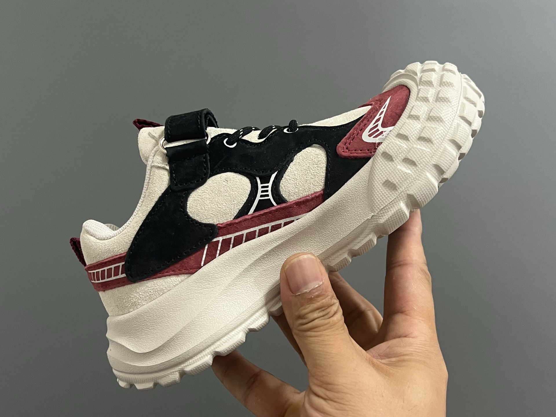 图片[6]-NK秋冬皮面儿童魔术贴轮胎底运动鞋26-37码 超爱的轮胎🛞系列🔥优质面料拼接☁️魔术贴设计，穿脱超方便✌🏻耐磨防滑轮胎大底，脚感超赞👍🏻-选品中心