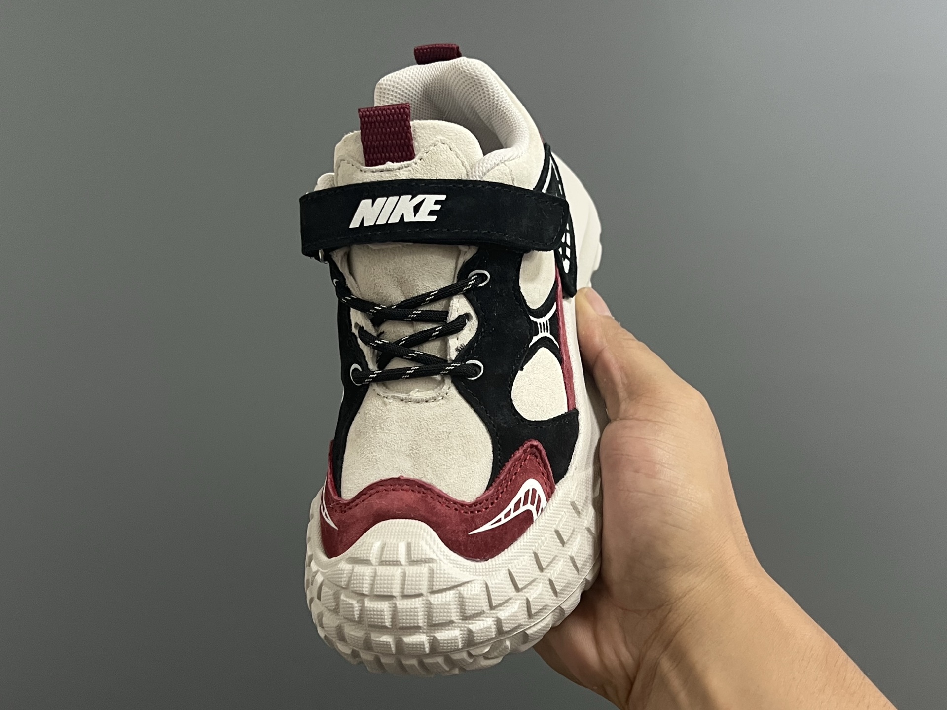 图片[3]-NK秋冬皮面儿童魔术贴轮胎底运动鞋26-37码 超爱的轮胎🛞系列🔥优质面料拼接☁️魔术贴设计，穿脱超方便✌🏻耐磨防滑轮胎大底，脚感超赞👍🏻-选品中心