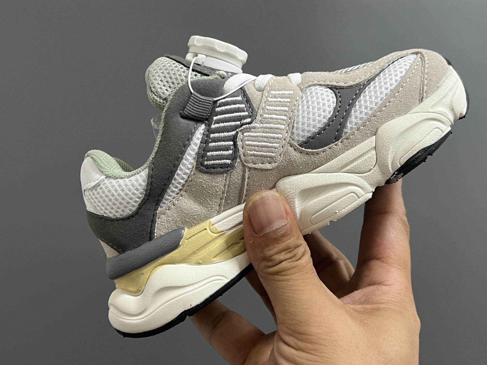 图片[7]-海外版牛B新款9060锁扣儿童运动鞋 尺码：24-37码 经典NB9060系列🔥 优质锁扣设计，穿脱方便✌🏻 优质耐磨防滑大底，脚感超赞👍🏻-选品中心