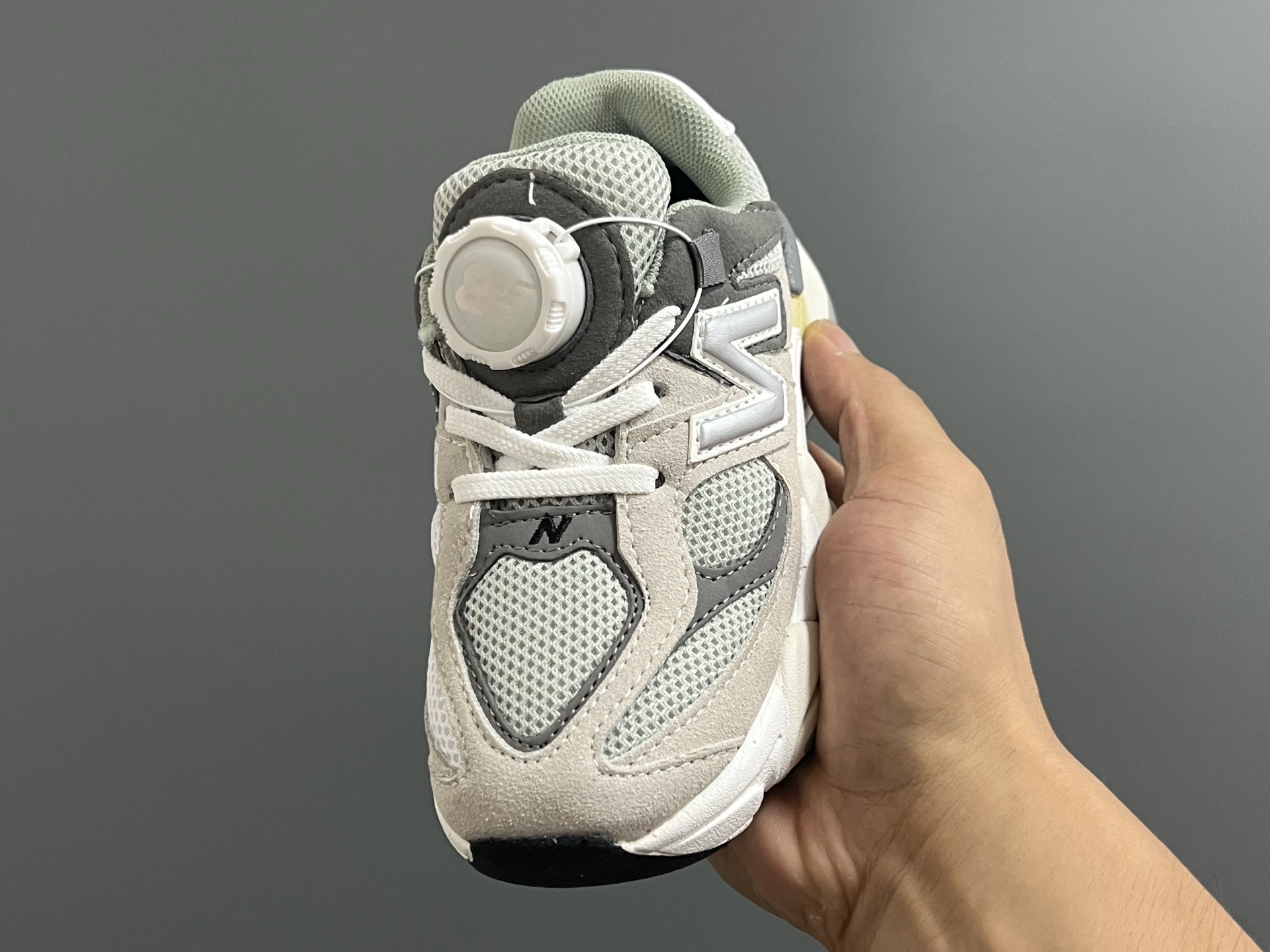 图片[3]-海外版牛B新款9060锁扣儿童运动鞋 尺码：24-37码 经典NB9060系列🔥 优质锁扣设计，穿脱方便✌🏻 优质耐磨防滑大底，脚感超赞👍🏻-选品中心