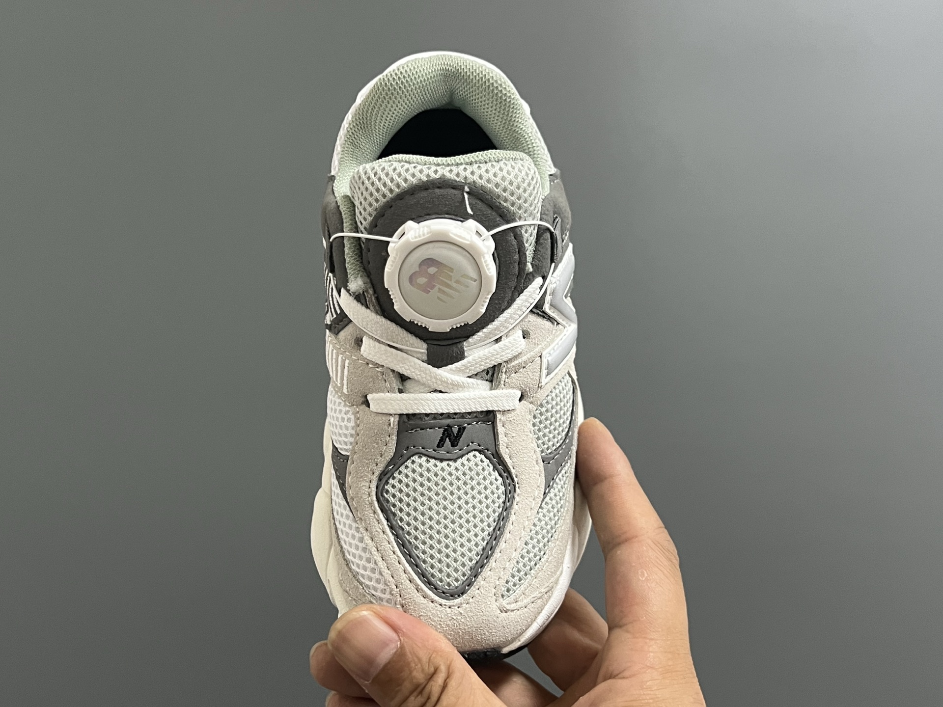 图片[6]-海外版牛B新款9060锁扣儿童运动鞋 尺码：24-37码 经典NB9060系列🔥 优质锁扣设计，穿脱方便✌🏻 优质耐磨防滑大底，脚感超赞👍🏻-选品中心