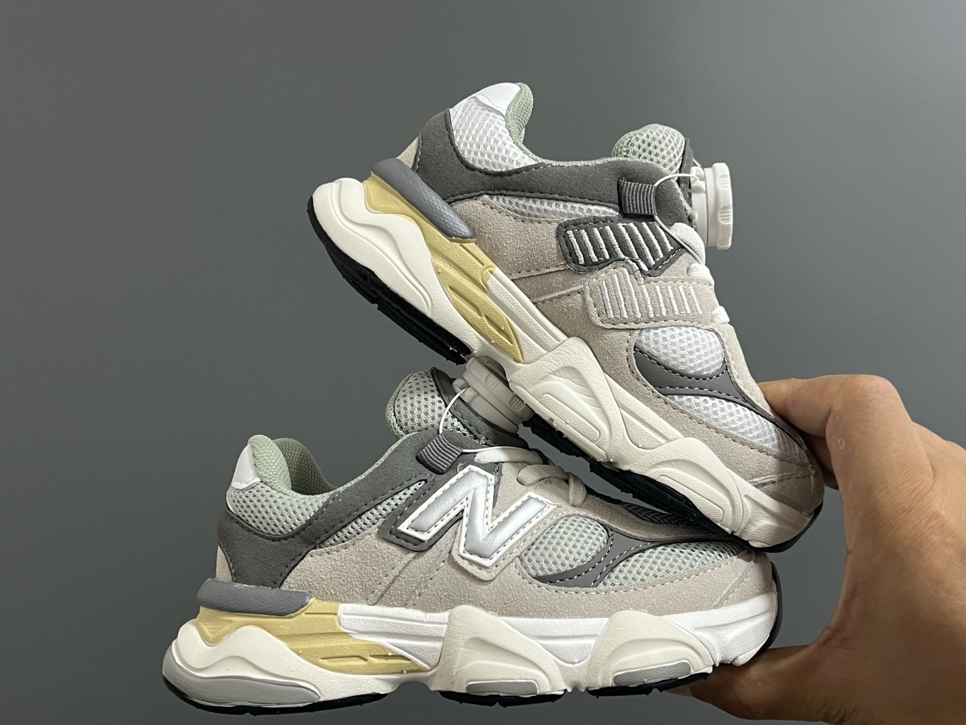 图片[9]-海外版牛B新款9060锁扣儿童运动鞋 尺码：24-37码 经典NB9060系列🔥 优质锁扣设计，穿脱方便✌🏻 优质耐磨防滑大底，脚感超赞👍🏻-选品中心