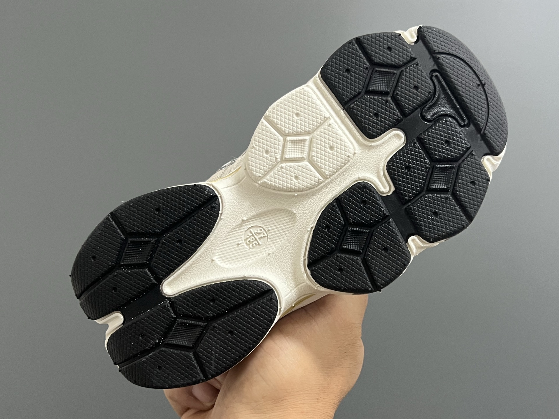 图片[5]-海外版牛B新款9060锁扣儿童运动鞋 尺码：24-37码 经典NB9060系列🔥 优质锁扣设计，穿脱方便✌🏻 优质耐磨防滑大底，脚感超赞👍🏻-选品中心