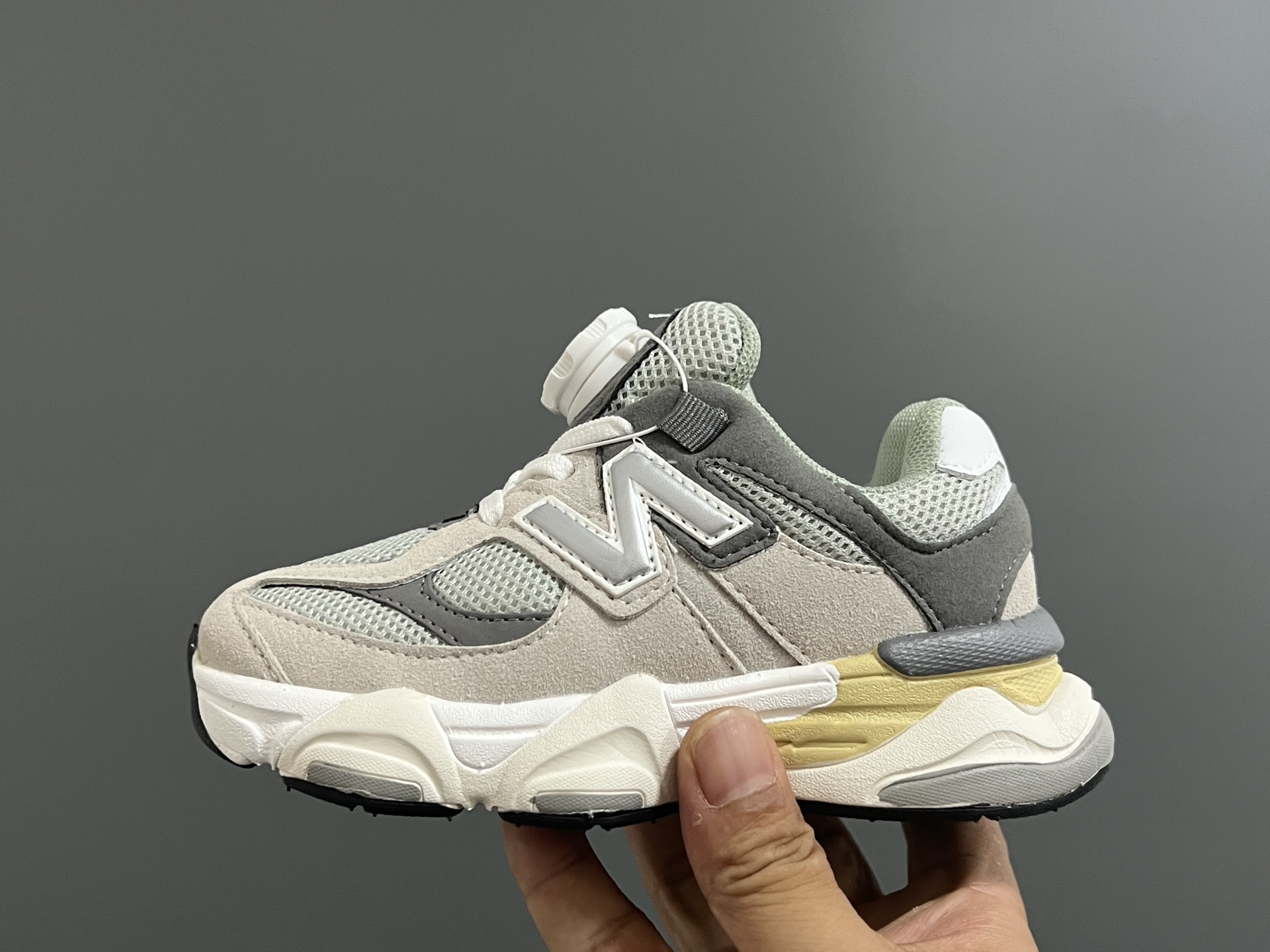 图片[4]-海外版牛B新款9060锁扣儿童运动鞋 尺码：24-37码 经典NB9060系列🔥 优质锁扣设计，穿脱方便✌🏻 优质耐磨防滑大底，脚感超赞👍🏻-选品中心