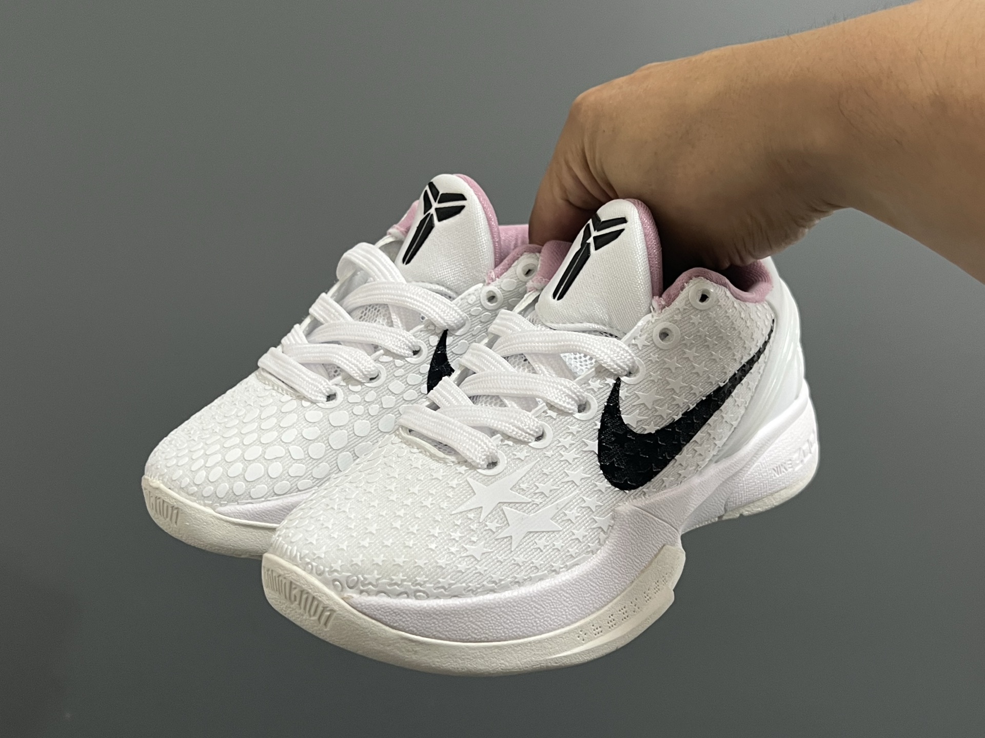 图片[2]-调NK 科比6代儿童系带篮球鞋28-39码 经典科比6代系列🏀 优质面料，透气又舒适☁️ 橡胶耐磨防滑大底，脚感不言而喻✌🏻-选品中心