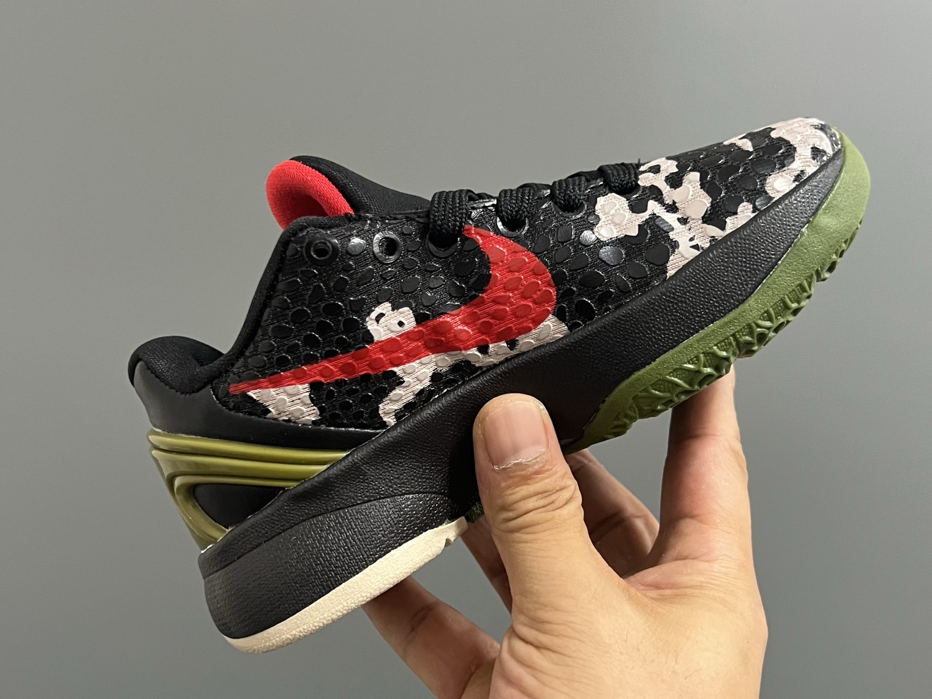 图片[6]-调NK 科比6代儿童系带篮球鞋28-39码 经典科比6代系列🏀 优质面料，透气又舒适☁️ 橡胶耐磨防滑大底，脚感不言而喻✌🏻-选品中心