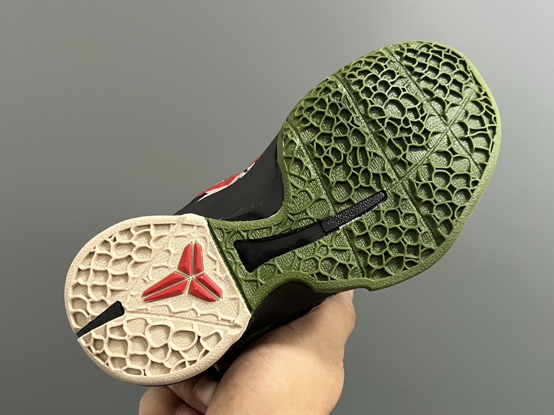 图片[5]-调NK 科比6代儿童系带篮球鞋28-39码 经典科比6代系列🏀 优质面料，透气又舒适☁️ 橡胶耐磨防滑大底，脚感不言而喻✌🏻-选品中心