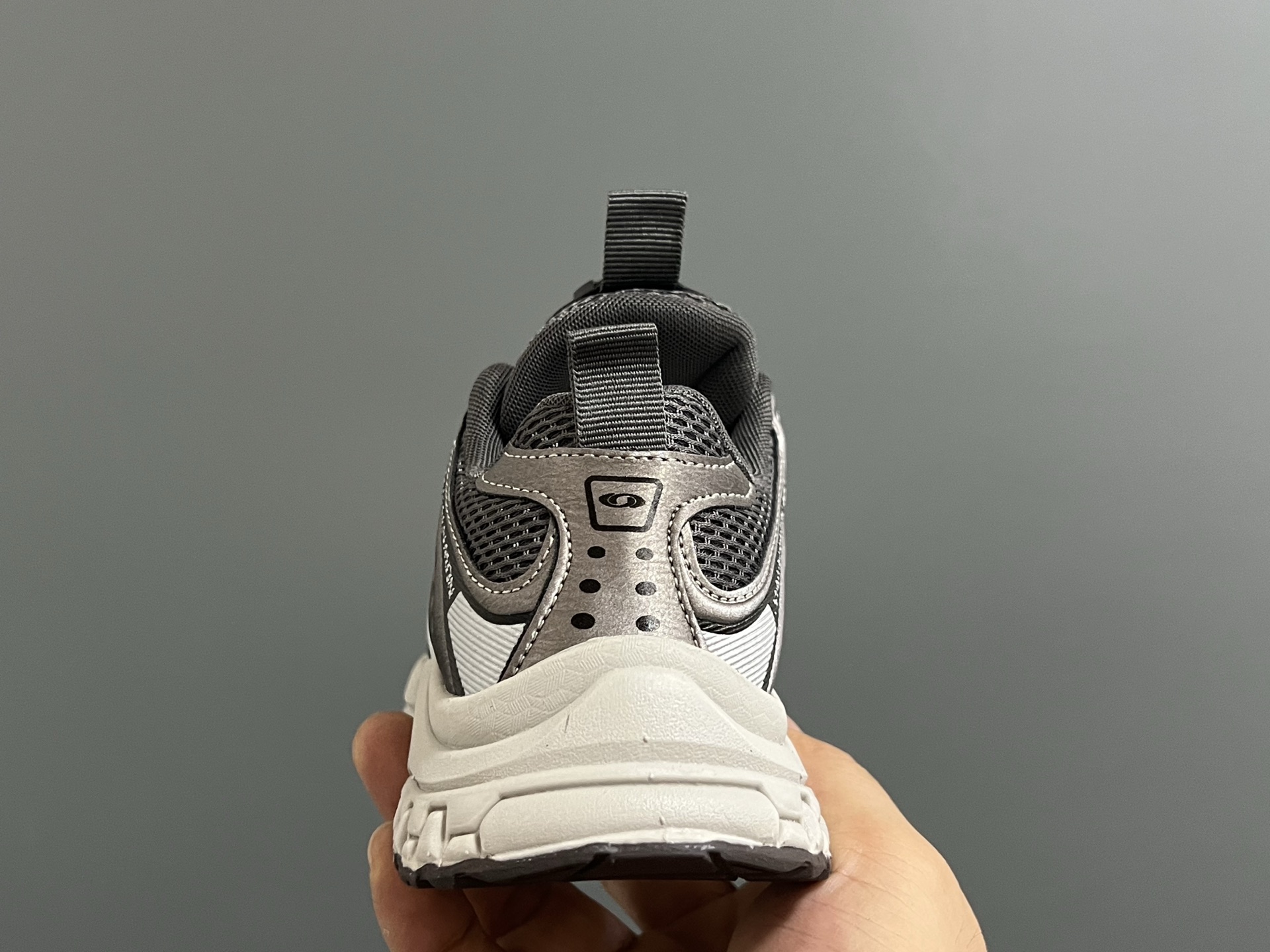 图片[7]-萨家新款2300锁扣儿童运动鞋 尺码：26-37码 经典萨洛蒙系列🔥 精致锁扣设计，穿脱方便✌🏻 优质面料拼接☁️质感满满💯 橡胶耐磨防滑大底，脚感不言而喻✔️-选品中心