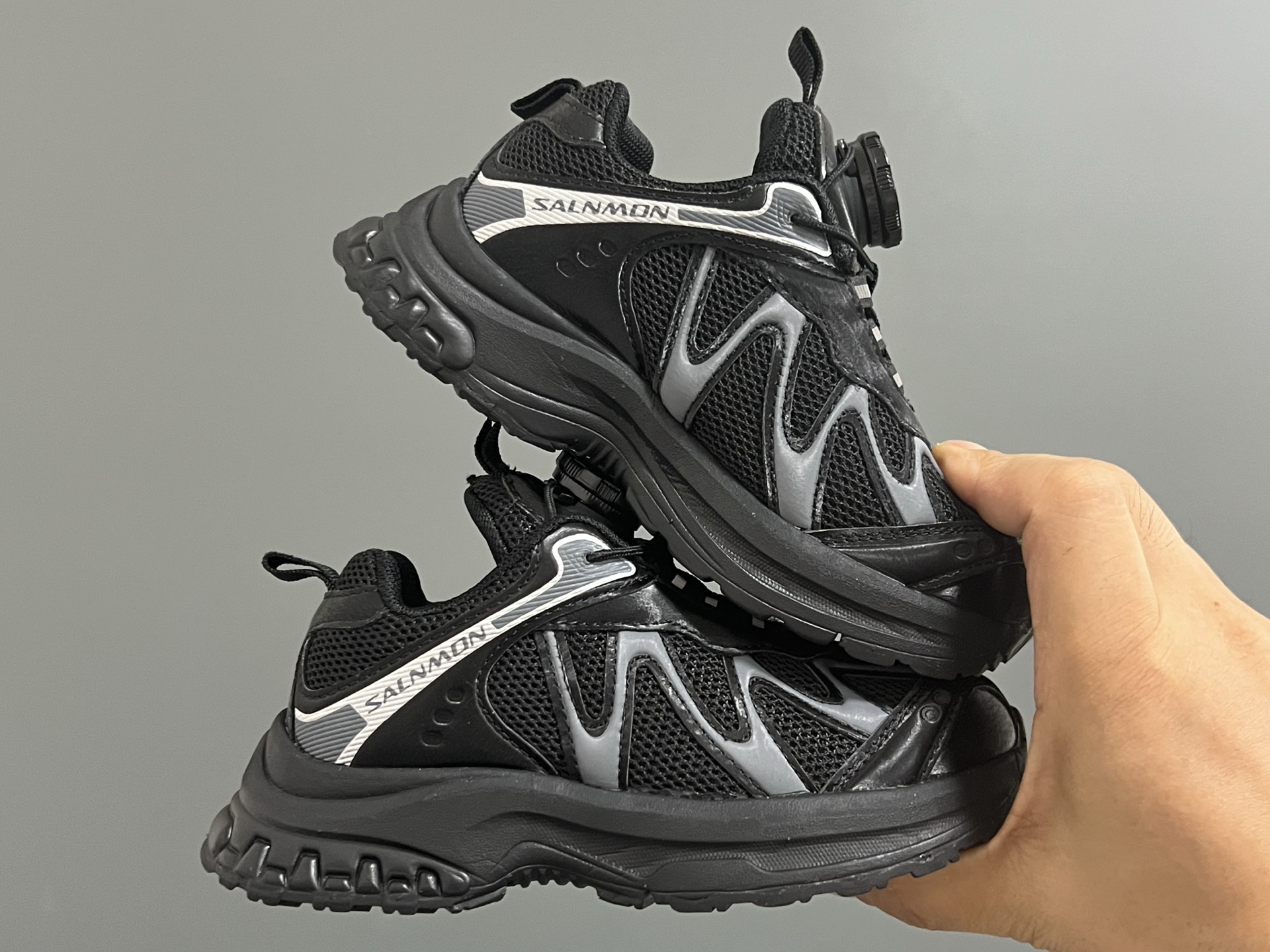 图片[9]-萨络蒙XT-WHISPER旋钮扣童鞋 白敬亭同款网红款儿童休闲户外越野机能运动跑步鞋尺码：26-37码 经典萨洛蒙系列🔥. 精致锁扣设计，穿脱方便✌🏻 优质面料拼接☁️质感满满💯 橡胶耐磨防滑大底，脚感不言而喻✔️-选品中心