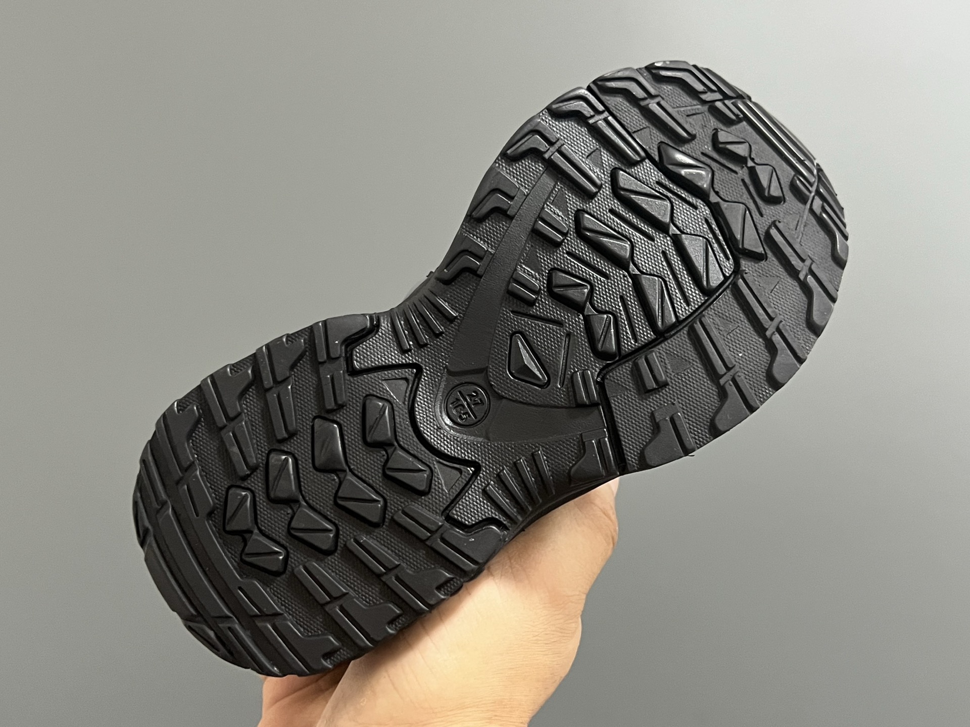 图片[5]-萨络蒙XT-WHISPER旋钮扣童鞋 白敬亭同款网红款儿童休闲户外越野机能运动跑步鞋尺码：26-37码 经典萨洛蒙系列🔥. 精致锁扣设计，穿脱方便✌🏻 优质面料拼接☁️质感满满💯 橡胶耐磨防滑大底，脚感不言而喻✔️-选品中心