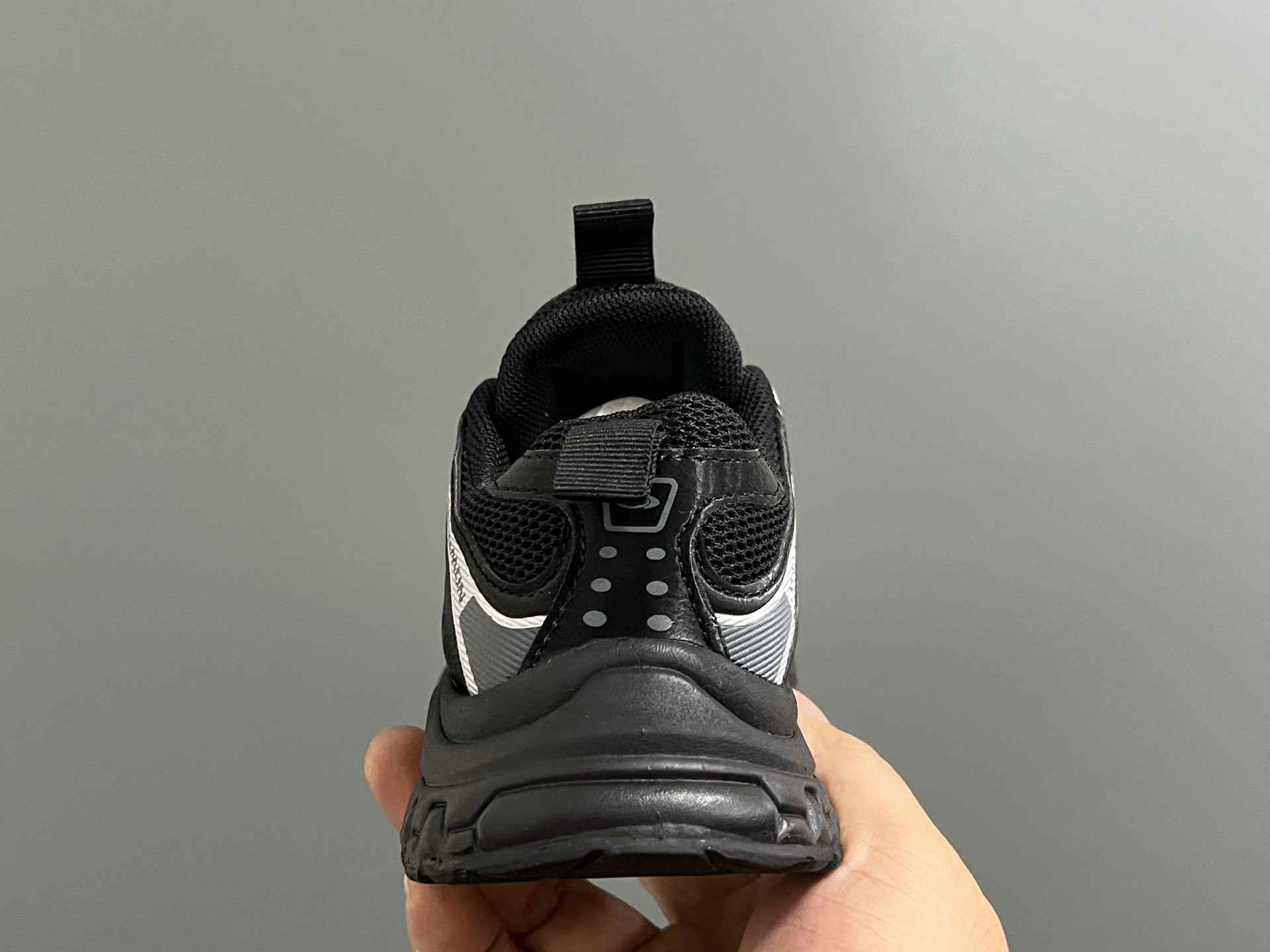 图片[7]-萨络蒙XT-WHISPER旋钮扣童鞋 白敬亭同款网红款儿童休闲户外越野机能运动跑步鞋尺码：26-37码 经典萨洛蒙系列🔥. 精致锁扣设计，穿脱方便✌🏻 优质面料拼接☁️质感满满💯 橡胶耐磨防滑大底，脚感不言而喻✔️-选品中心