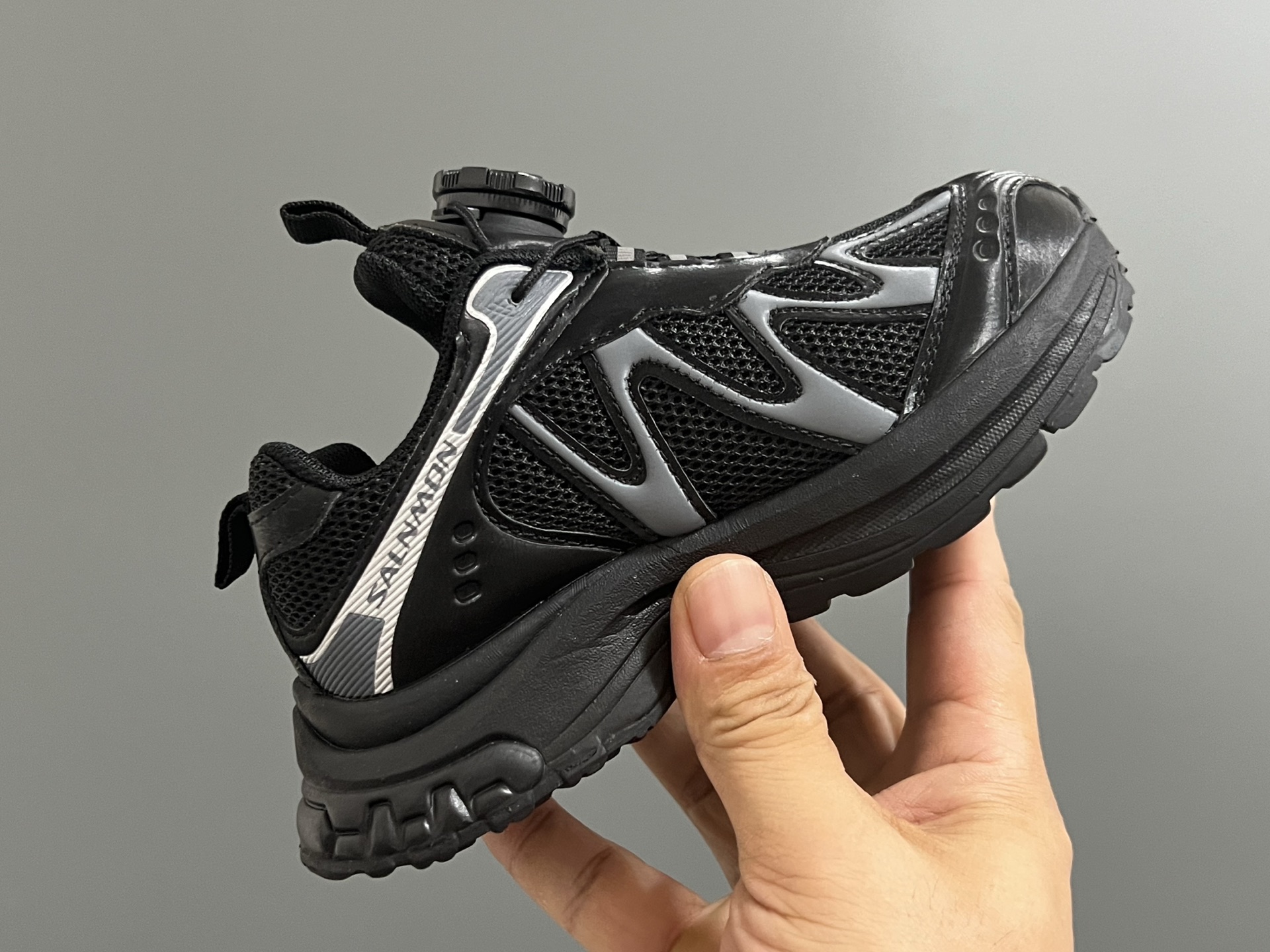 图片[6]-萨络蒙XT-WHISPER旋钮扣童鞋 白敬亭同款网红款儿童休闲户外越野机能运动跑步鞋尺码：26-37码 经典萨洛蒙系列🔥. 精致锁扣设计，穿脱方便✌🏻 优质面料拼接☁️质感满满💯 橡胶耐磨防滑大底，脚感不言而喻✔️-选品中心