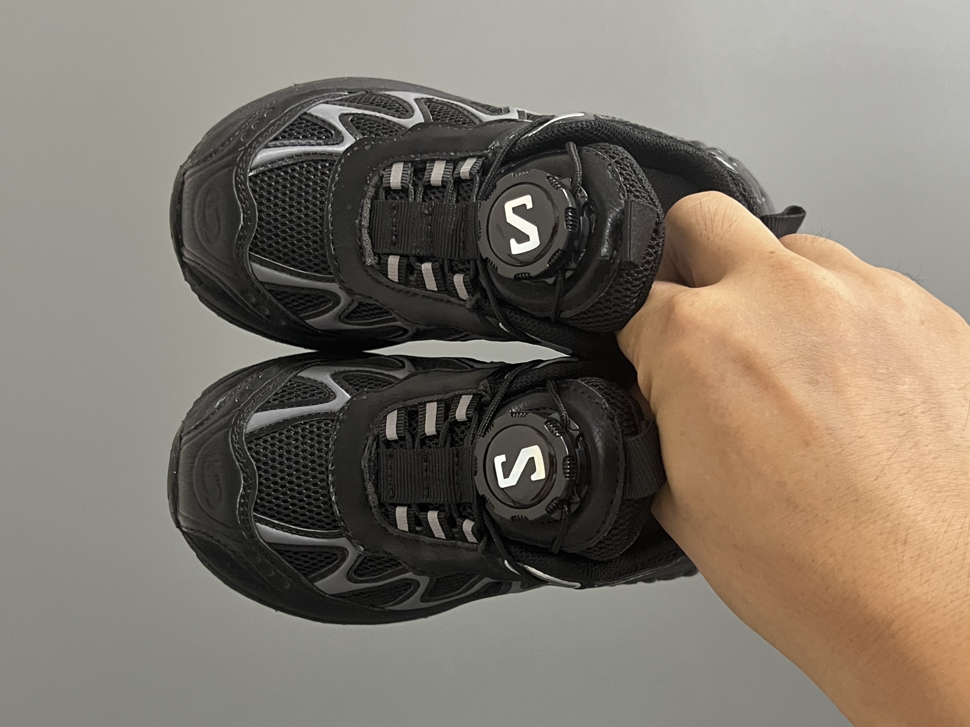 NO:583745,Salomon XT-WHISPER knob buckle children's shoes. Bai Jingting's same internet celebrity model children's casual outdoor cross-country functional sports running shoes. Sizes 26-37. Classic Salomon series. Exquisite lock design, easy to put on and take off. High-quality fabric splicing with full texture. Rubber wear-resistant and non-slip outsole, the foot feel is self-evident. Salomon,19860909萨络蒙XT-WHISPER旋钮扣童鞋 白敬亭同款网红款儿童休闲户外越野机能运动跑步鞋尺码26-37码 经典萨洛蒙系列. 精致锁扣设计,穿脱方便 优质面料拼接质感满满 橡胶耐磨防滑大底,脚感不言而喻,萨洛蒙,,Children's