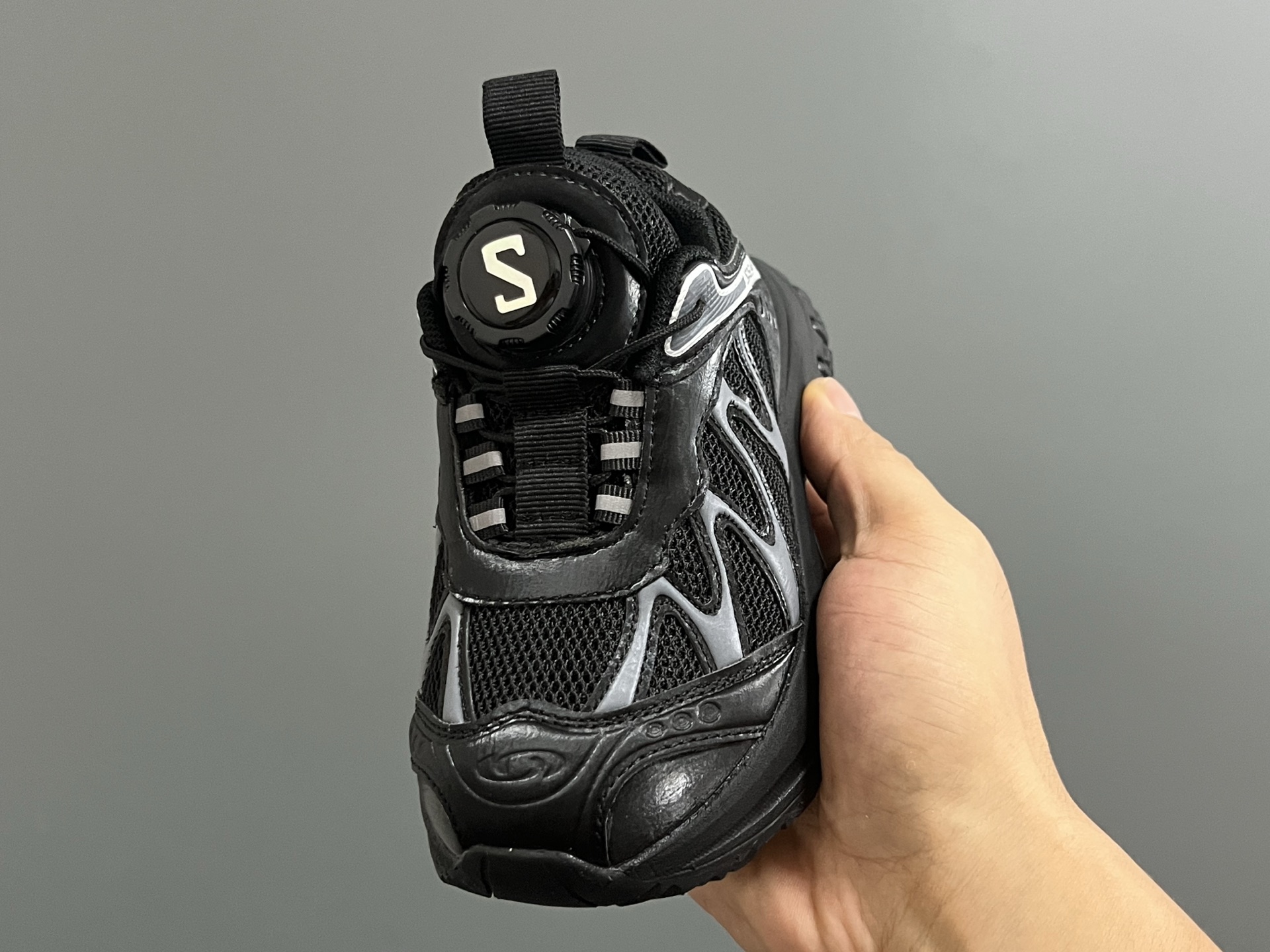 图片[3]-萨络蒙XT-WHISPER旋钮扣童鞋 白敬亭同款网红款儿童休闲户外越野机能运动跑步鞋尺码：26-37码 经典萨洛蒙系列🔥. 精致锁扣设计，穿脱方便✌🏻 优质面料拼接☁️质感满满💯 橡胶耐磨防滑大底，脚感不言而喻✔️-选品中心