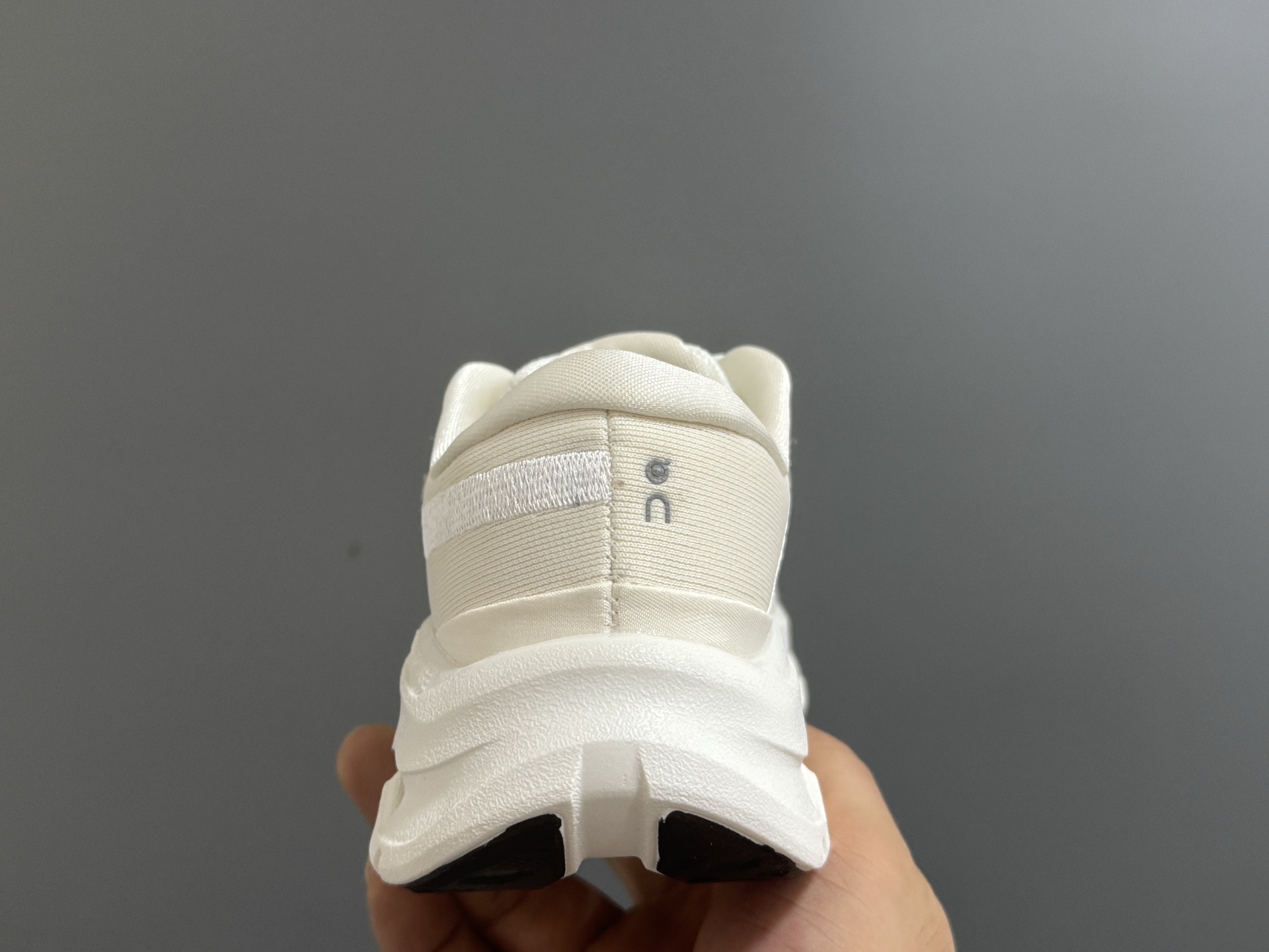 图片[7]-昂家新款Cloud*surfer2鞋带扣儿童运动鞋 尺码：28-37码 经典昂跑系列🔥 优质面料拼接，透气又舒适☁️ 超轻CLOUD云朵大底，脚感不言而喻✌🏻 附赠鞋带扣一对，实现轻松穿脱✔️-选品中心