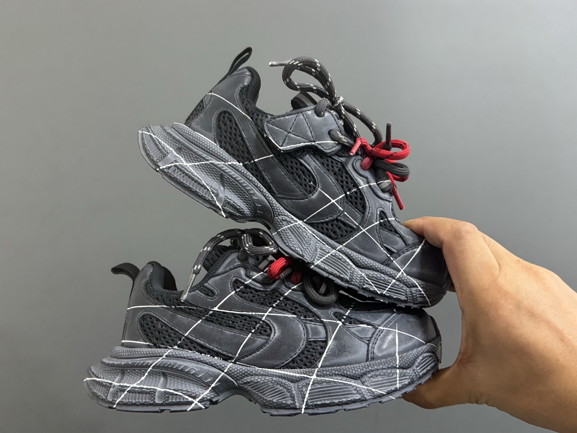 图片[9]-巴黎世家做旧网格线儿童魔术贴老爹鞋26-37码 魔术贴设计，穿脱超方便✌🏻 网面拼接，透气舒适☁️ 橡胶耐磨防滑大底，脚感超赞👍🏻-选品中心