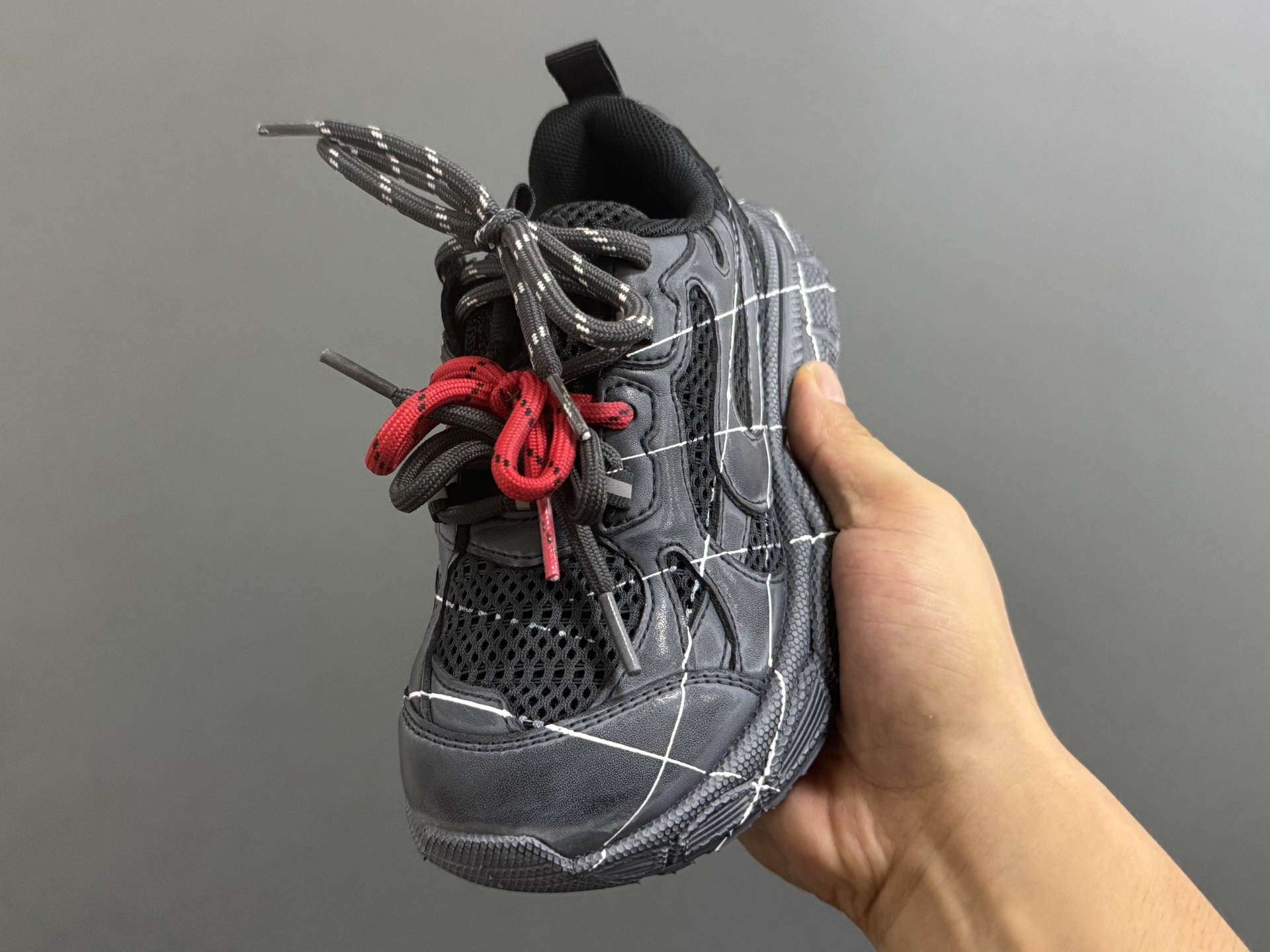 图片[3]-巴黎世家做旧网格线儿童魔术贴老爹鞋26-37码 魔术贴设计，穿脱超方便✌🏻 网面拼接，透气舒适☁️ 橡胶耐磨防滑大底，脚感超赞👍🏻-选品中心