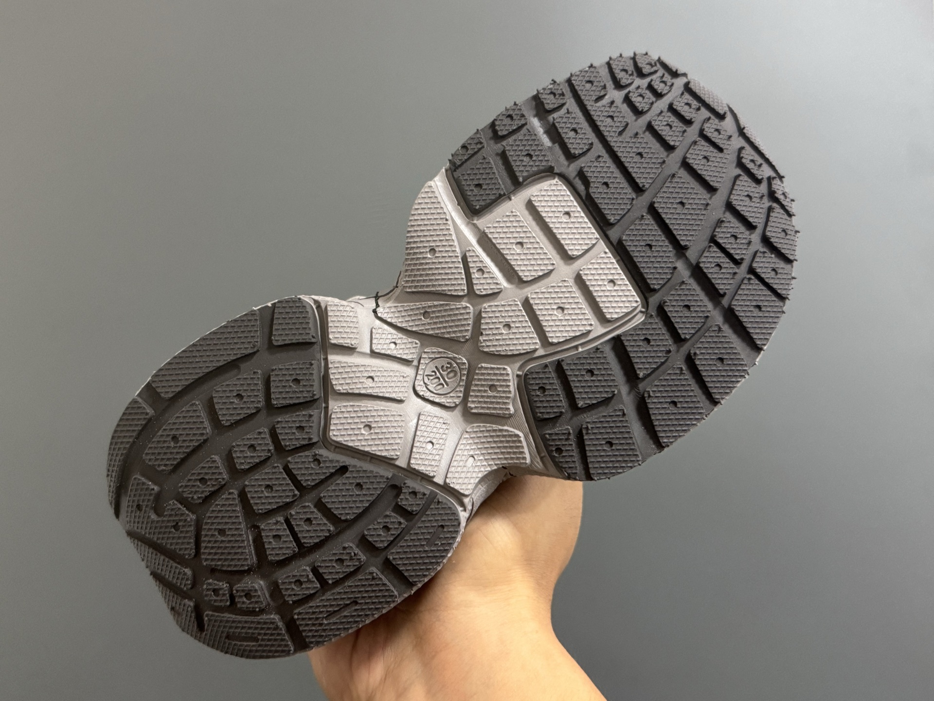 图片[5]-巴黎世家做旧网格线儿童魔术贴老爹鞋26-37码 魔术贴设计，穿脱超方便✌🏻 网面拼接，透气舒适☁️ 橡胶耐磨防滑大底，脚感超赞👍🏻-选品中心