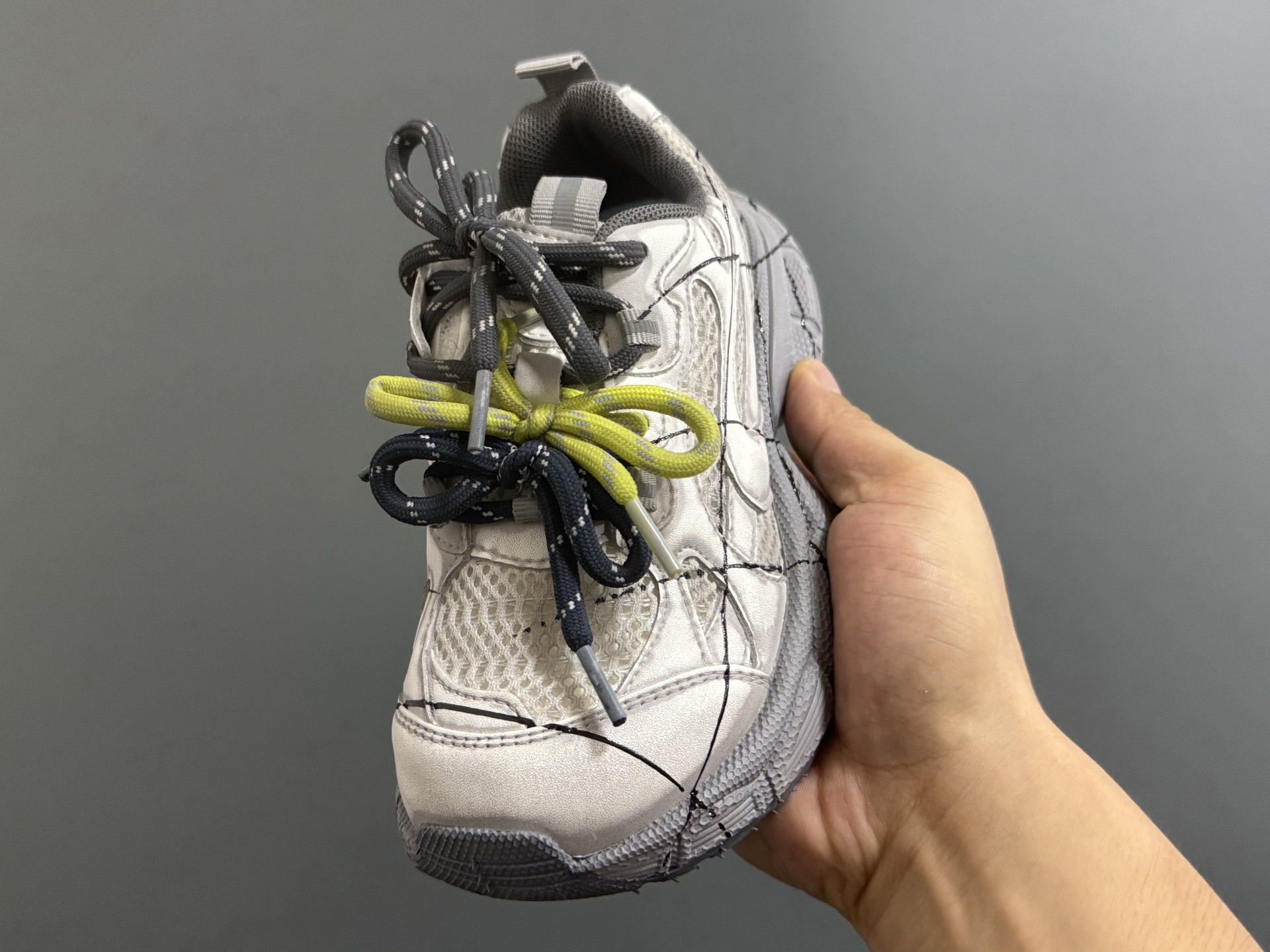 图片[3]-巴黎世家做旧网格线儿童魔术贴老爹鞋26-37码 魔术贴设计，穿脱超方便✌🏻 网面拼接，透气舒适☁️ 橡胶耐磨防滑大底，脚感超赞👍🏻-选品中心