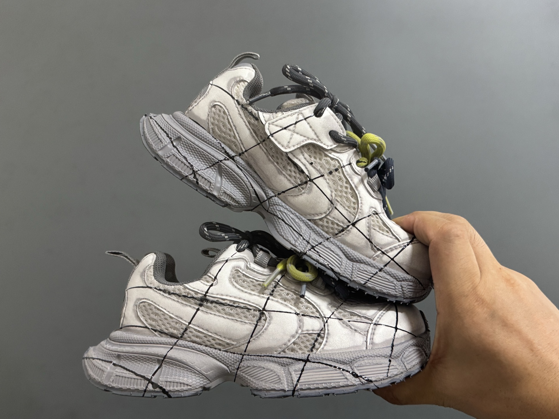 图片[9]-巴黎世家做旧网格线儿童魔术贴老爹鞋26-37码 魔术贴设计，穿脱超方便✌🏻 网面拼接，透气舒适☁️ 橡胶耐磨防滑大底，脚感超赞👍🏻-选品中心