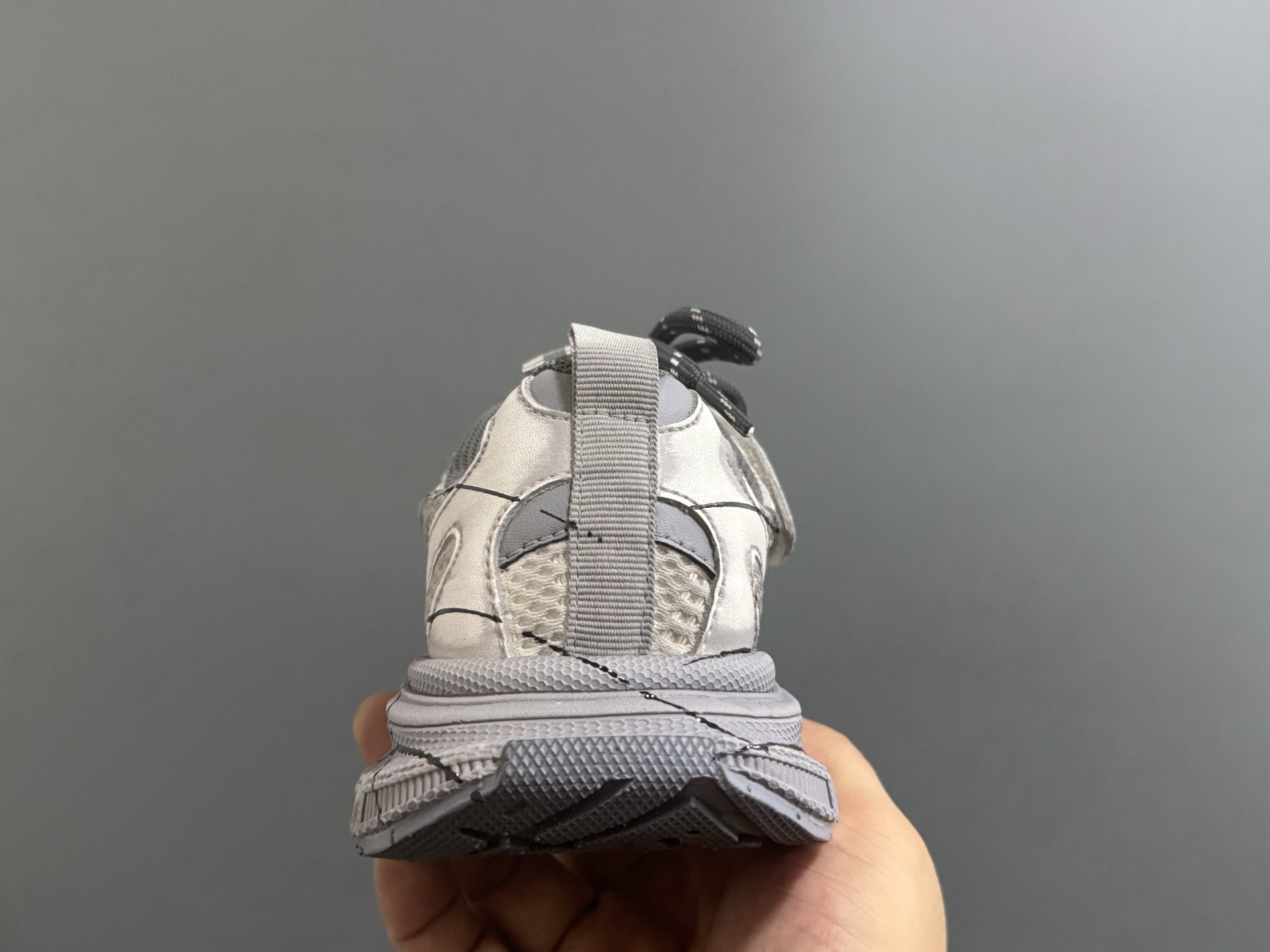 图片[7]-巴黎世家做旧网格线儿童魔术贴老爹鞋26-37码 魔术贴设计，穿脱超方便✌🏻 网面拼接，透气舒适☁️ 橡胶耐磨防滑大底，脚感超赞👍🏻-选品中心