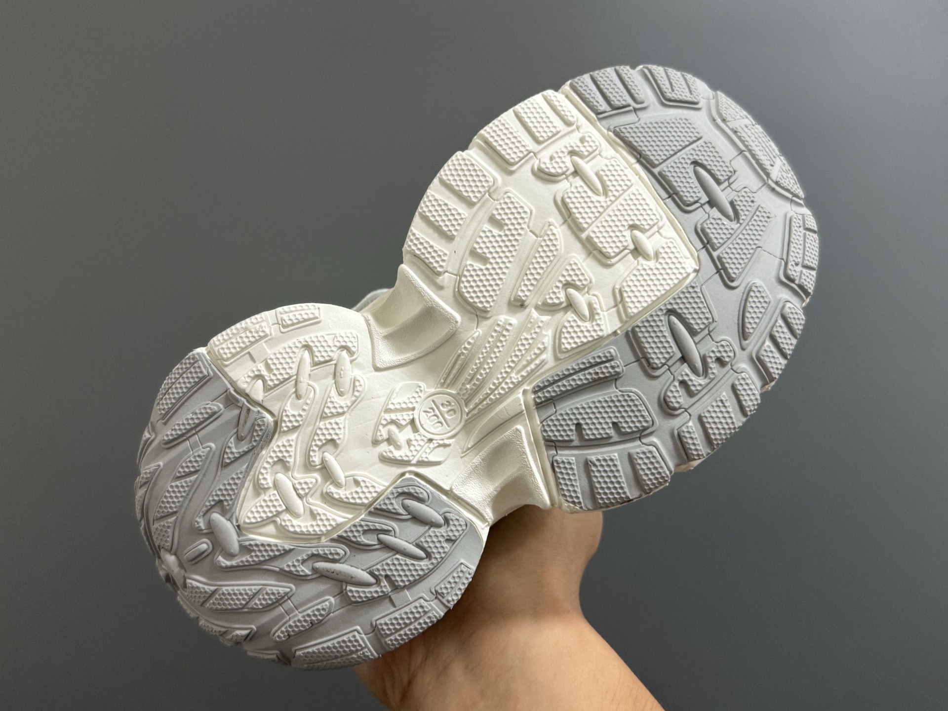 图片[5]-海外版巴黎世家10代儿童魔术贴老爹鞋26-37码 优质面料拼接，质感满满💯魔术贴设计，穿脱方便✌🏻耐磨防滑大底，脚感超赞👍🏻-选品中心