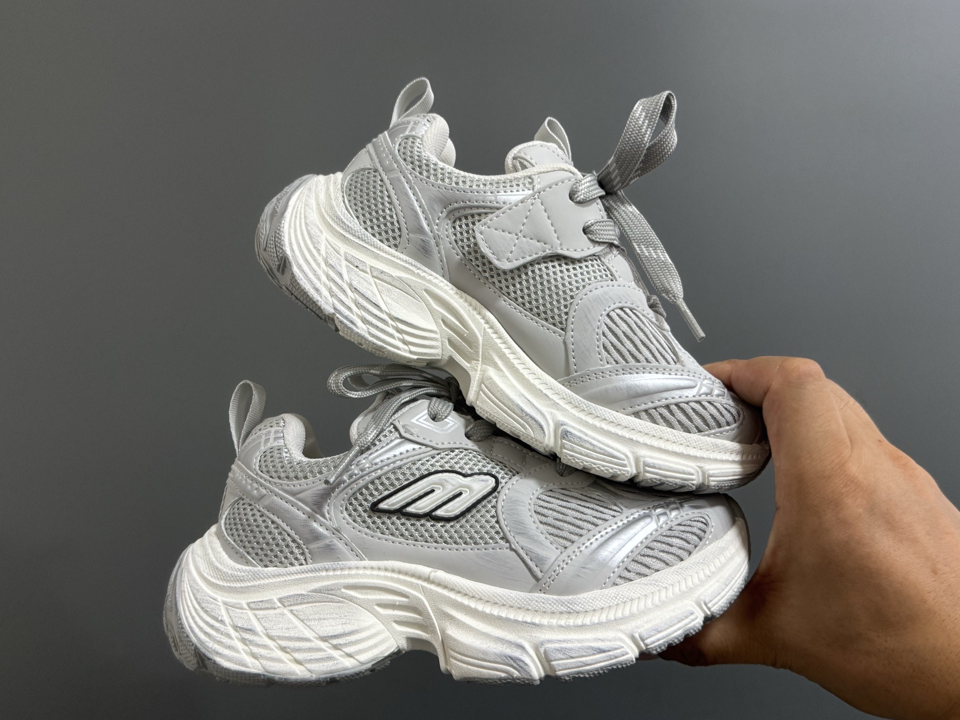 图片[9]-海外版巴黎世家10代儿童魔术贴老爹鞋26-37码 优质面料拼接，质感满满💯魔术贴设计，穿脱方便✌🏻耐磨防滑大底，脚感超赞👍🏻-选品中心