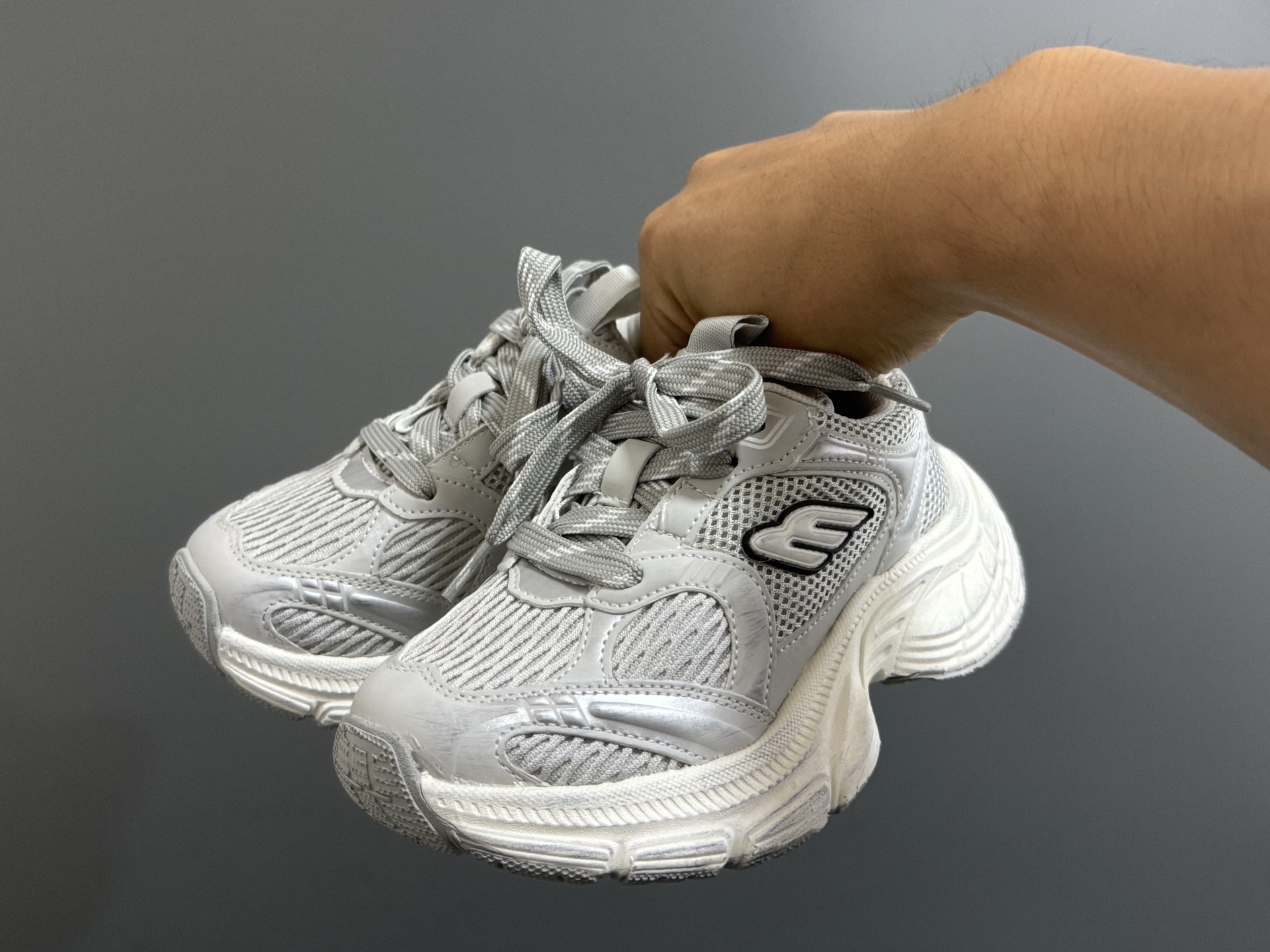 图片[2]-海外版巴黎世家10代儿童魔术贴老爹鞋26-37码 优质面料拼接，质感满满💯魔术贴设计，穿脱方便✌🏻耐磨防滑大底，脚感超赞👍🏻-选品中心