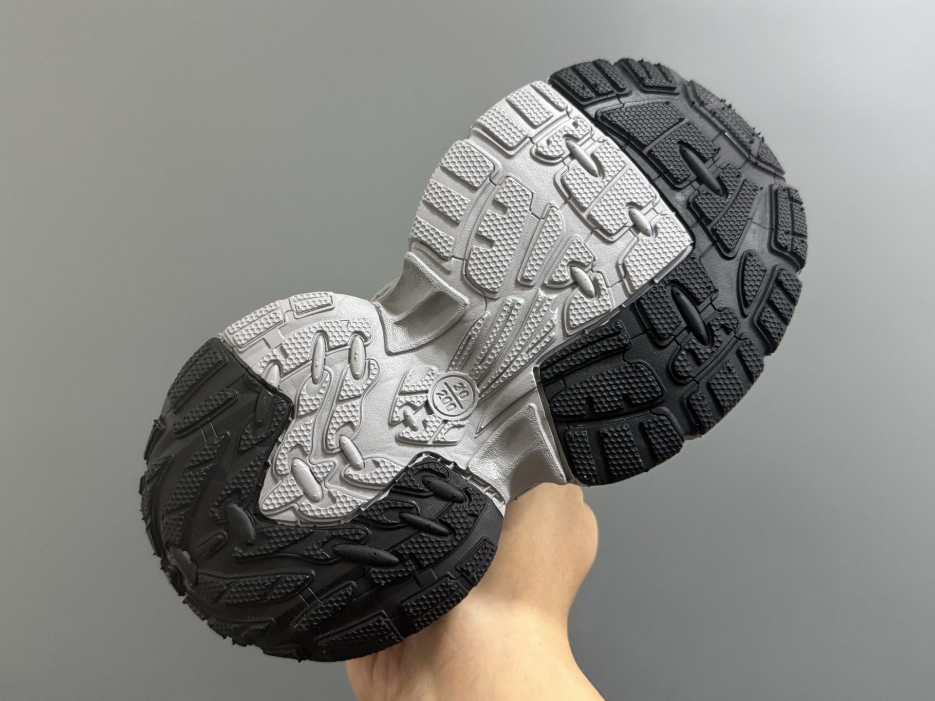 图片[5]-海外版巴黎世家10代儿童魔术贴老爹鞋26-37码 优质面料拼接，质感满满💯魔术贴设计，穿脱方便✌🏻耐磨防滑大底，脚感超赞👍🏻-选品中心