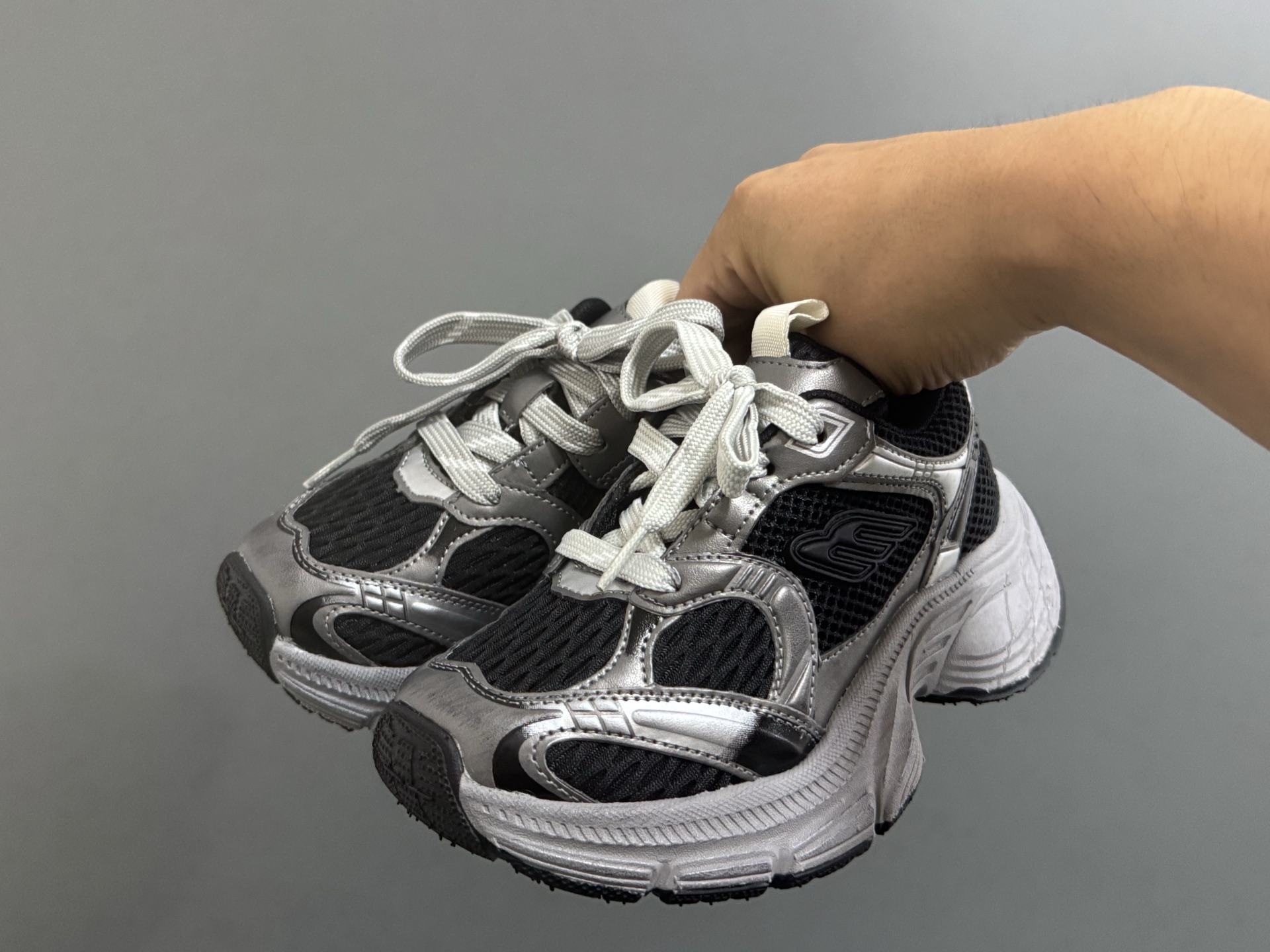 图片[2]-海外版巴黎世家10代儿童魔术贴老爹鞋26-37码 优质面料拼接，质感满满💯魔术贴设计，穿脱方便✌🏻耐磨防滑大底，脚感超赞👍🏻-选品中心