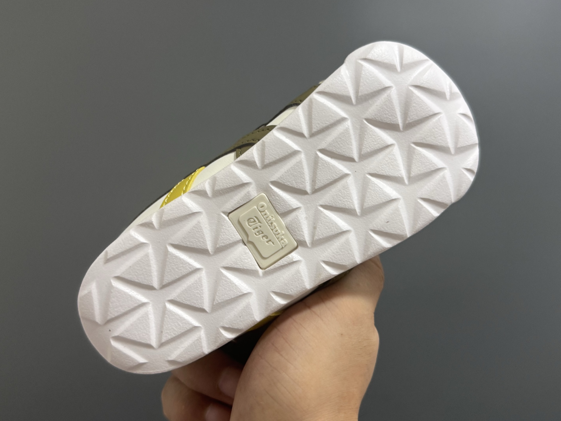 图片[5]-新色 亚瑟士鬼冢虎飞机翼魔术贴婴童休闲鞋 尺码：22.5-28.5码 经典亚瑟士婴童款🆕 优质皮料，质感满满💯 飞翼式魔术贴设计，穿脱超方便✌🏻-选品中心